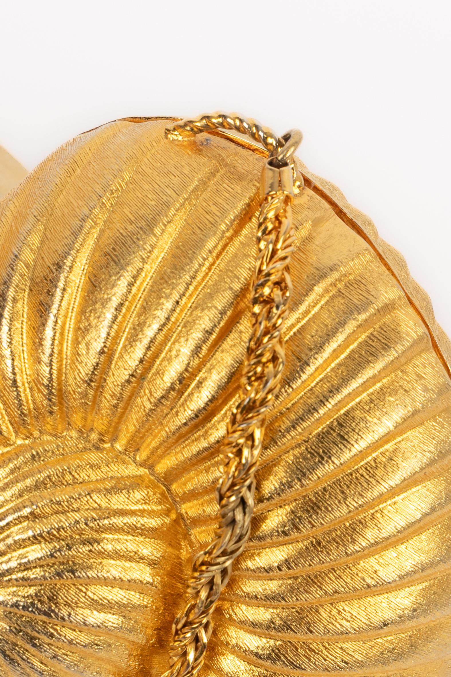 Saks Fifth Avenue shell bag For Sale 2