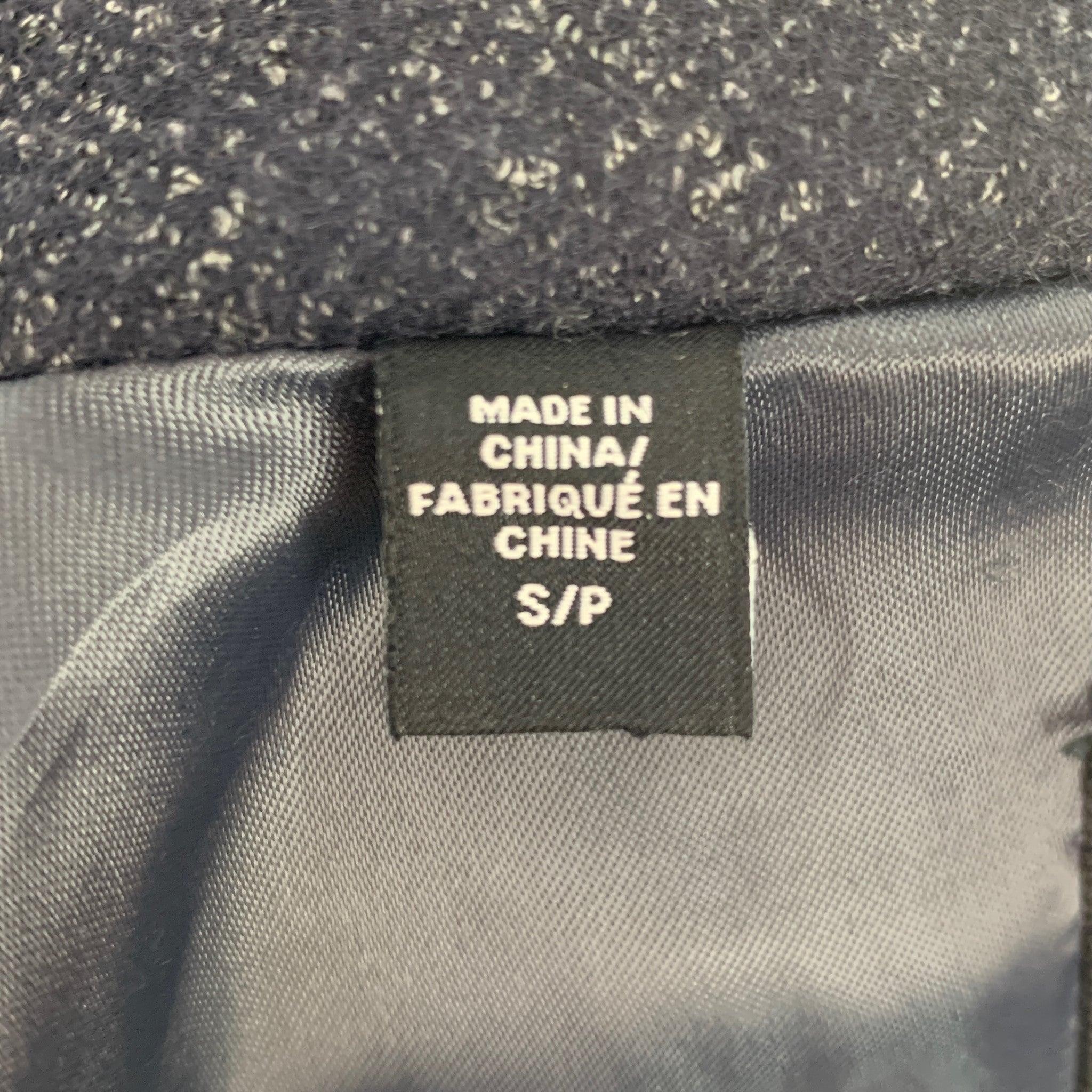 Saks Fifth Avenue Taille 40 Manteau en laine mélangée à carreaux gris marine en vente 2