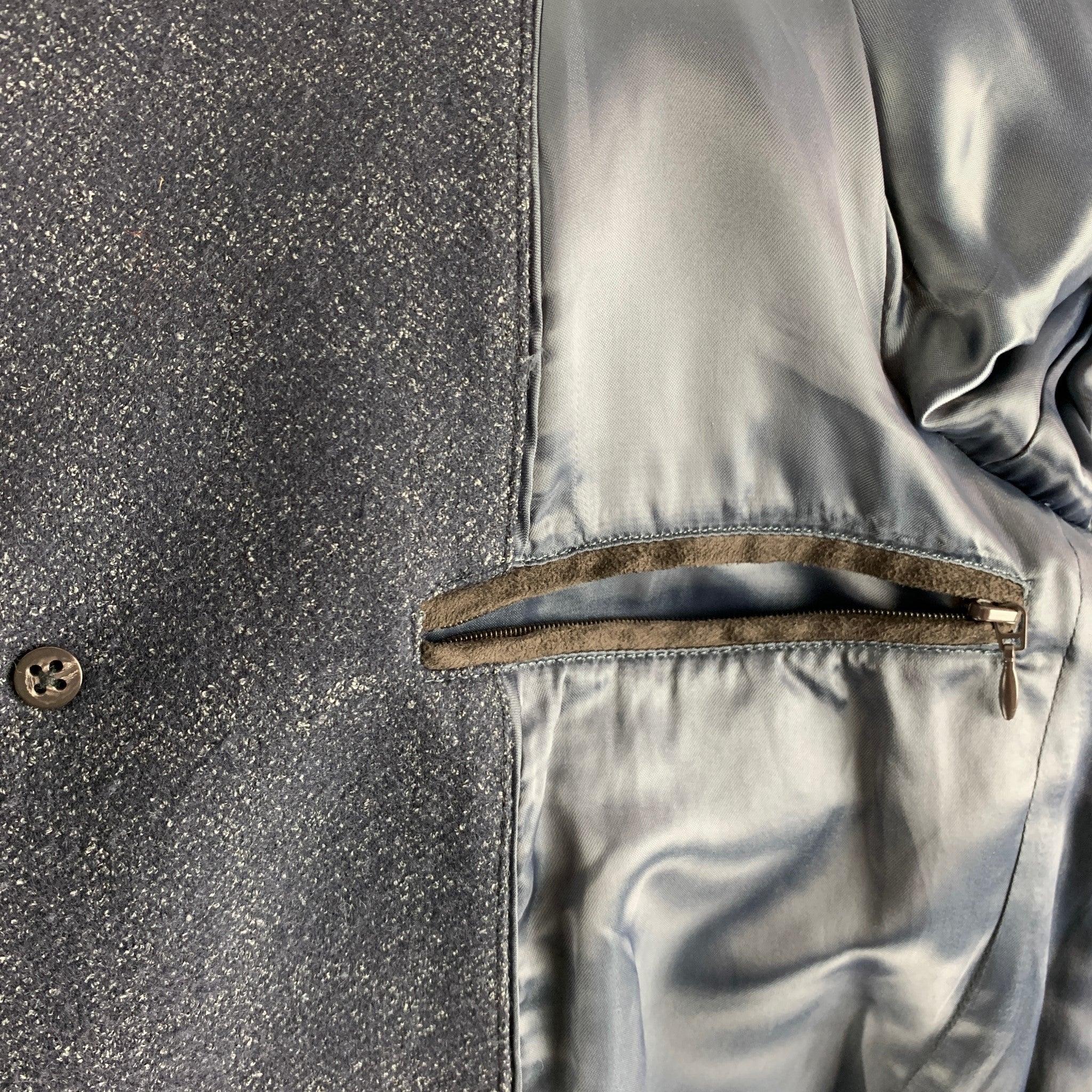 Saks Fifth Avenue Taille 40 Manteau en laine mélangée à carreaux gris marine en vente 3