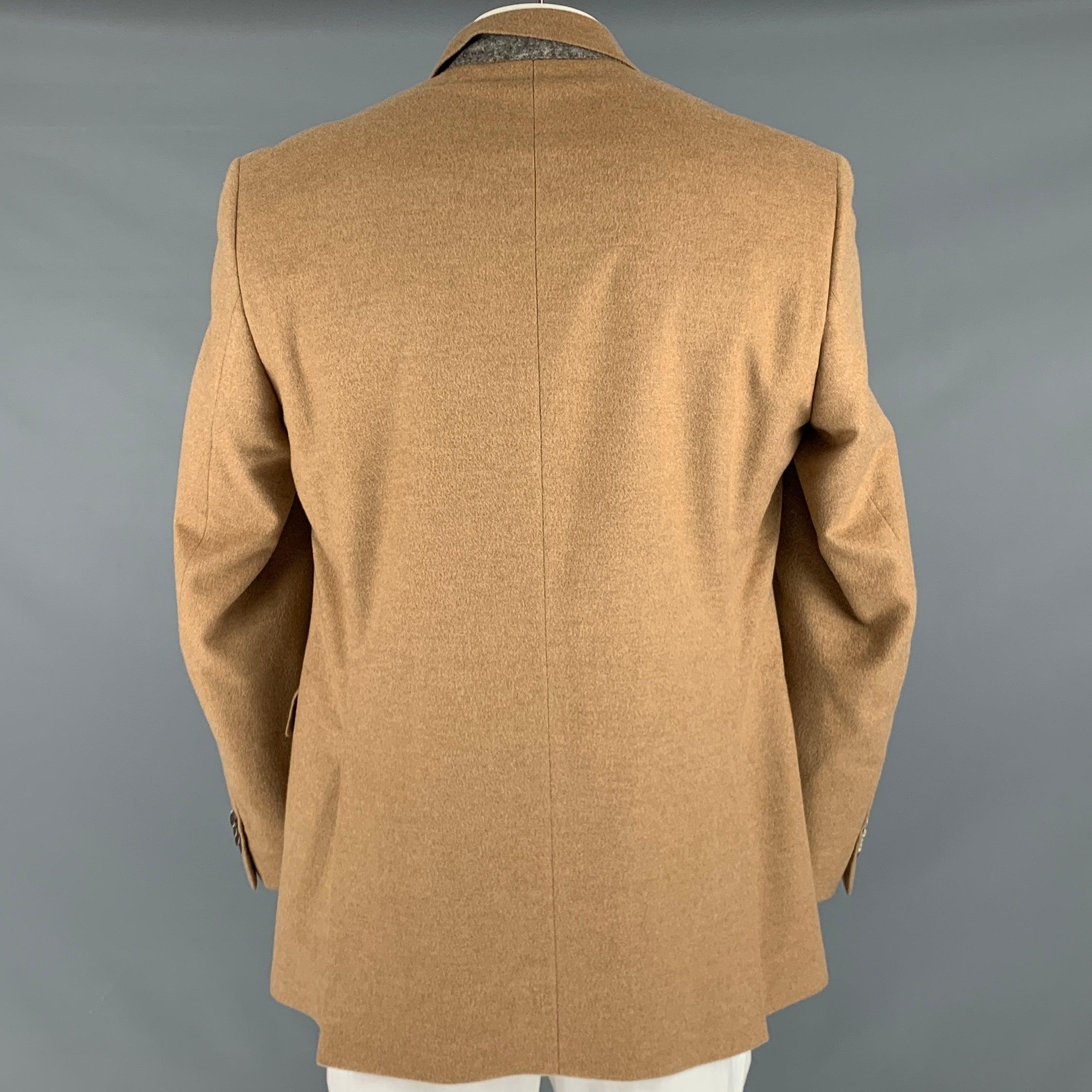 SAKS FIFTH AVENUE Size 44 Tan Cashmere Notch Lapel Sport Coat In Excellent Condition For Sale In San Francisco, CA