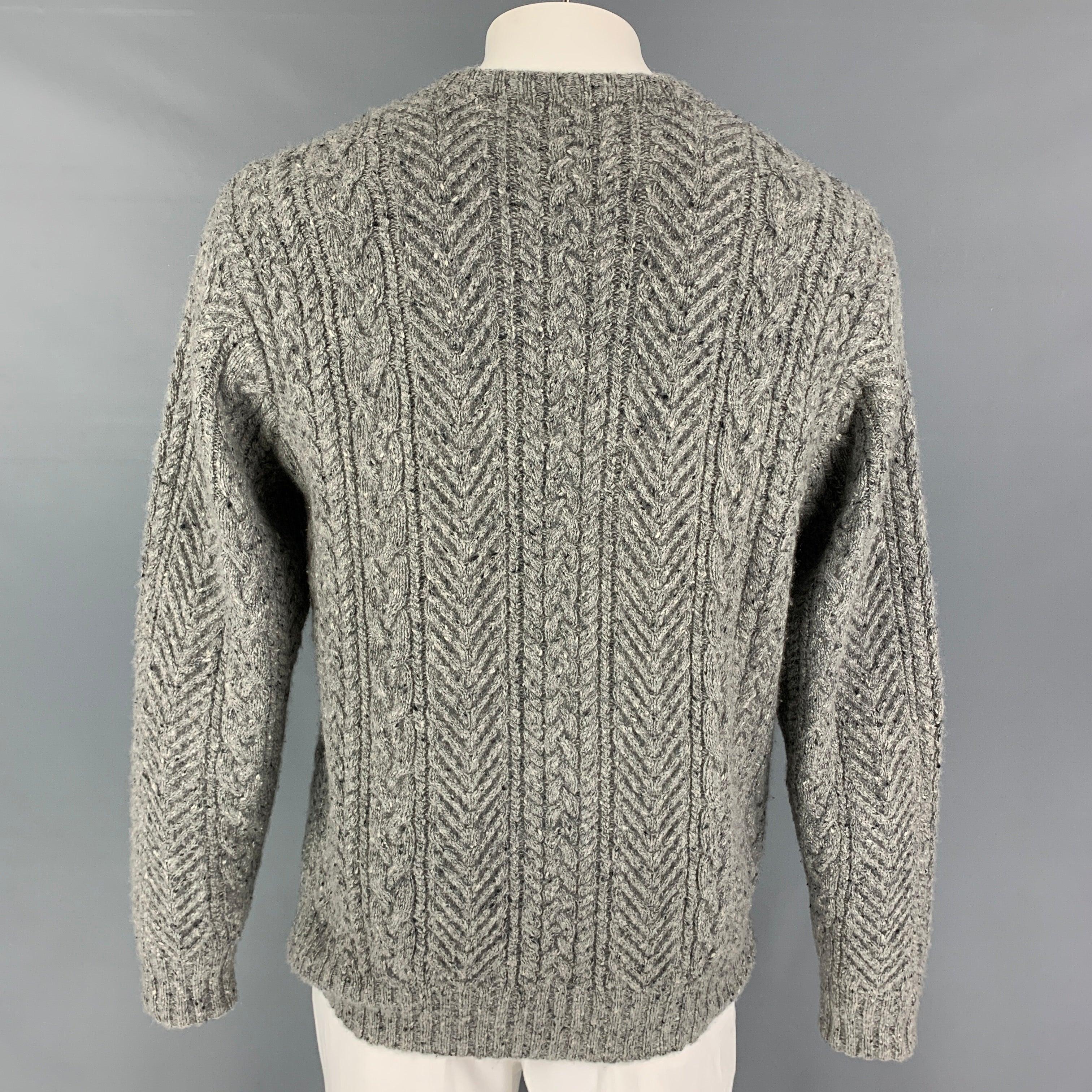 SAKS FIFTH AVENUE Size L Grey Cable Knit Cashmere Crew-Neck Sweater In Good Condition For Sale In San Francisco, CA