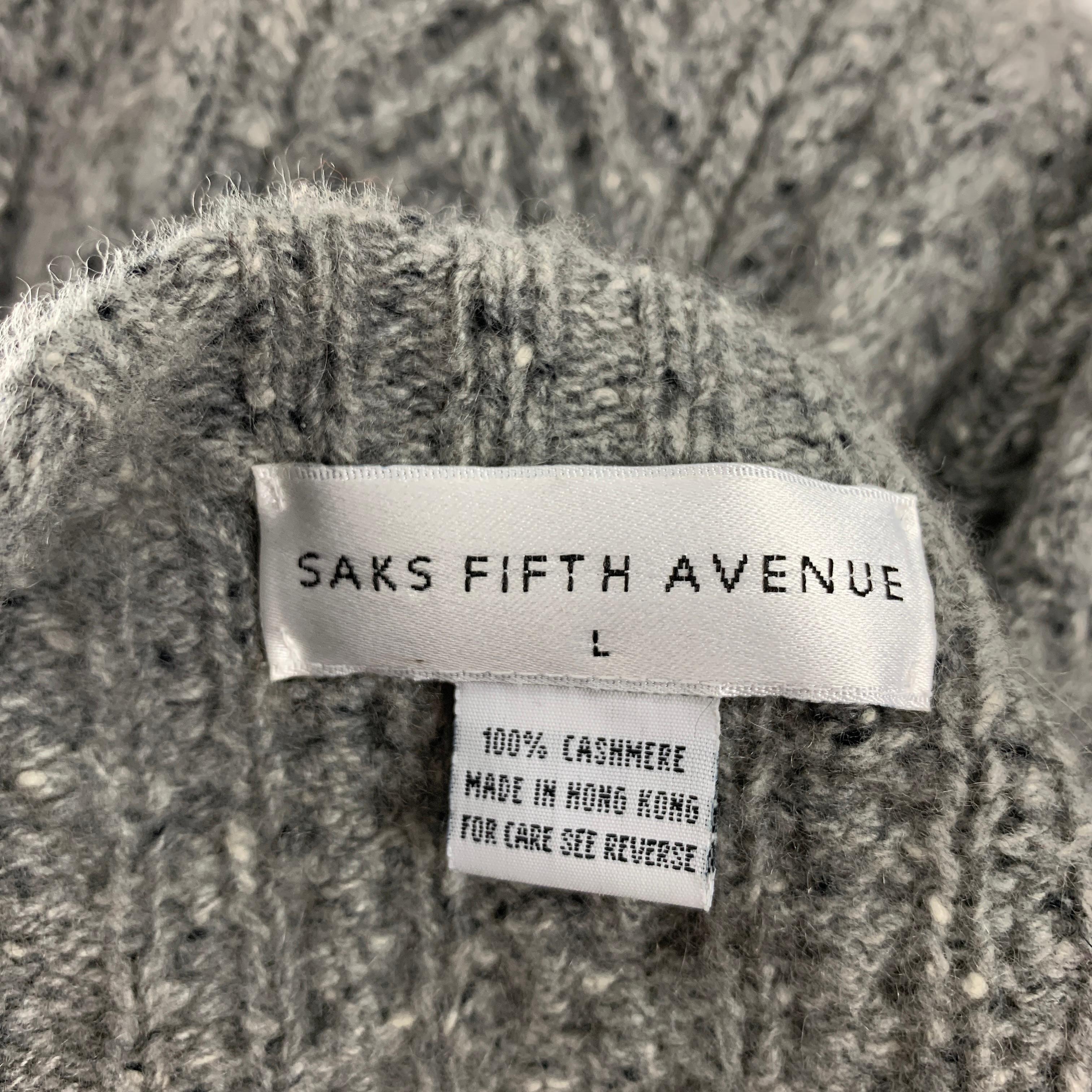 SAKS FIFTH AVENUE Size L Grey Cable Knit Cashmere Crew-Neck Sweater In Excellent Condition In San Francisco, CA