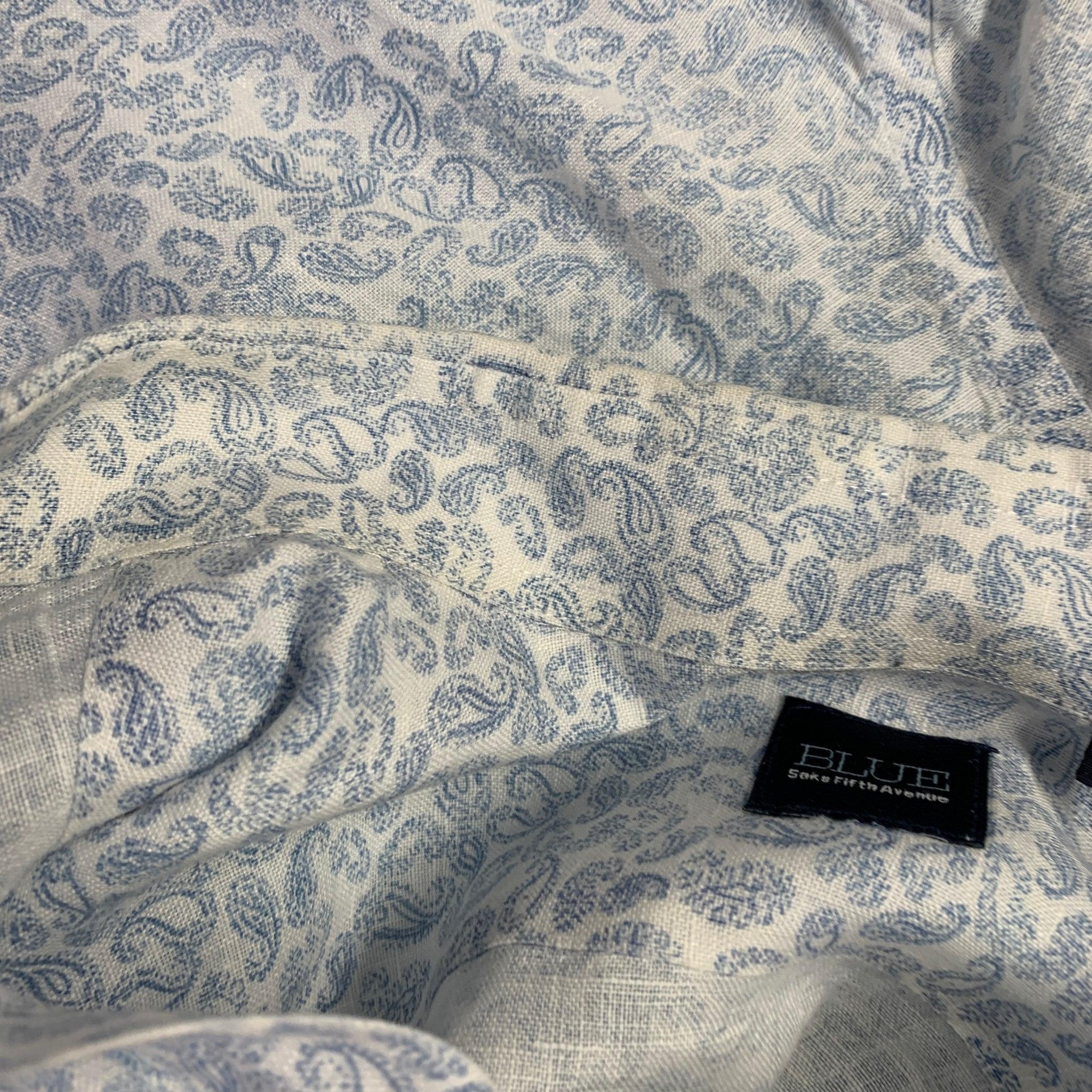 SAKS Fifth AVENUE Taille L Chemise à manches courtes à une poche en lin blanc et bleu à motifs de marguerites en vente 3