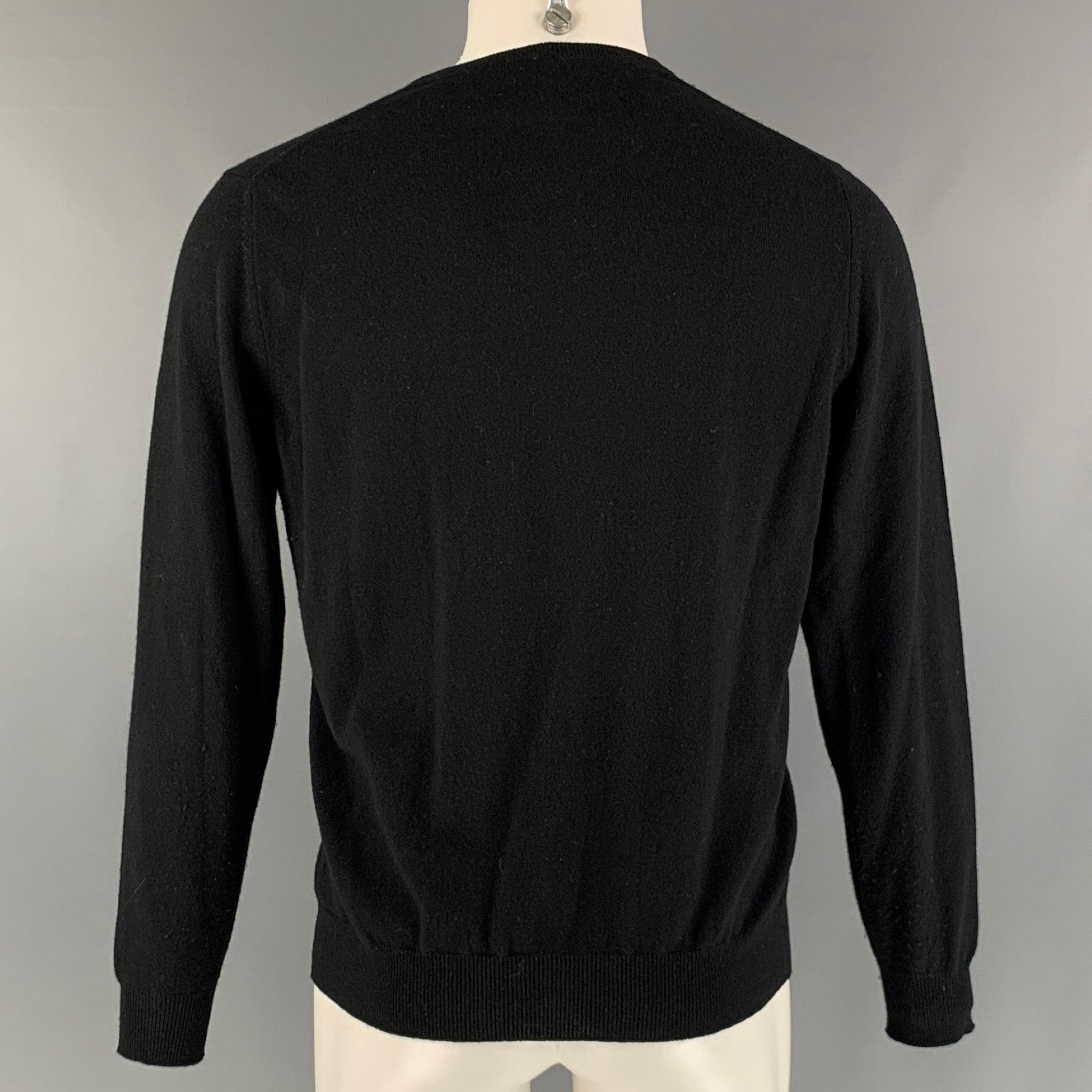 SAKS FIFTH AVENUE Size M Black Cashmere V-Neck Pullover In Good Condition For Sale In San Francisco, CA