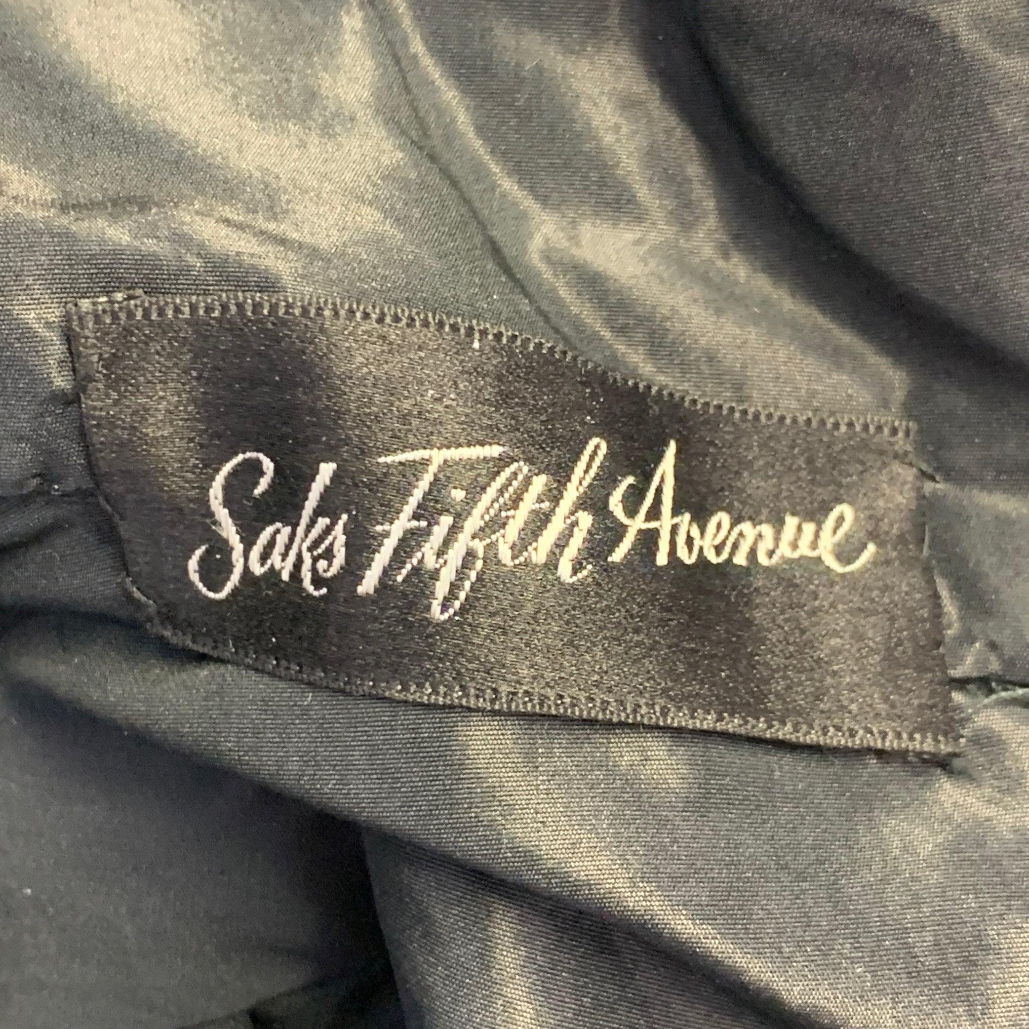 SAKS Fifth Avenue Taille S Robe de cocktail à franges en polyester texturé autruche noir en vente 3
