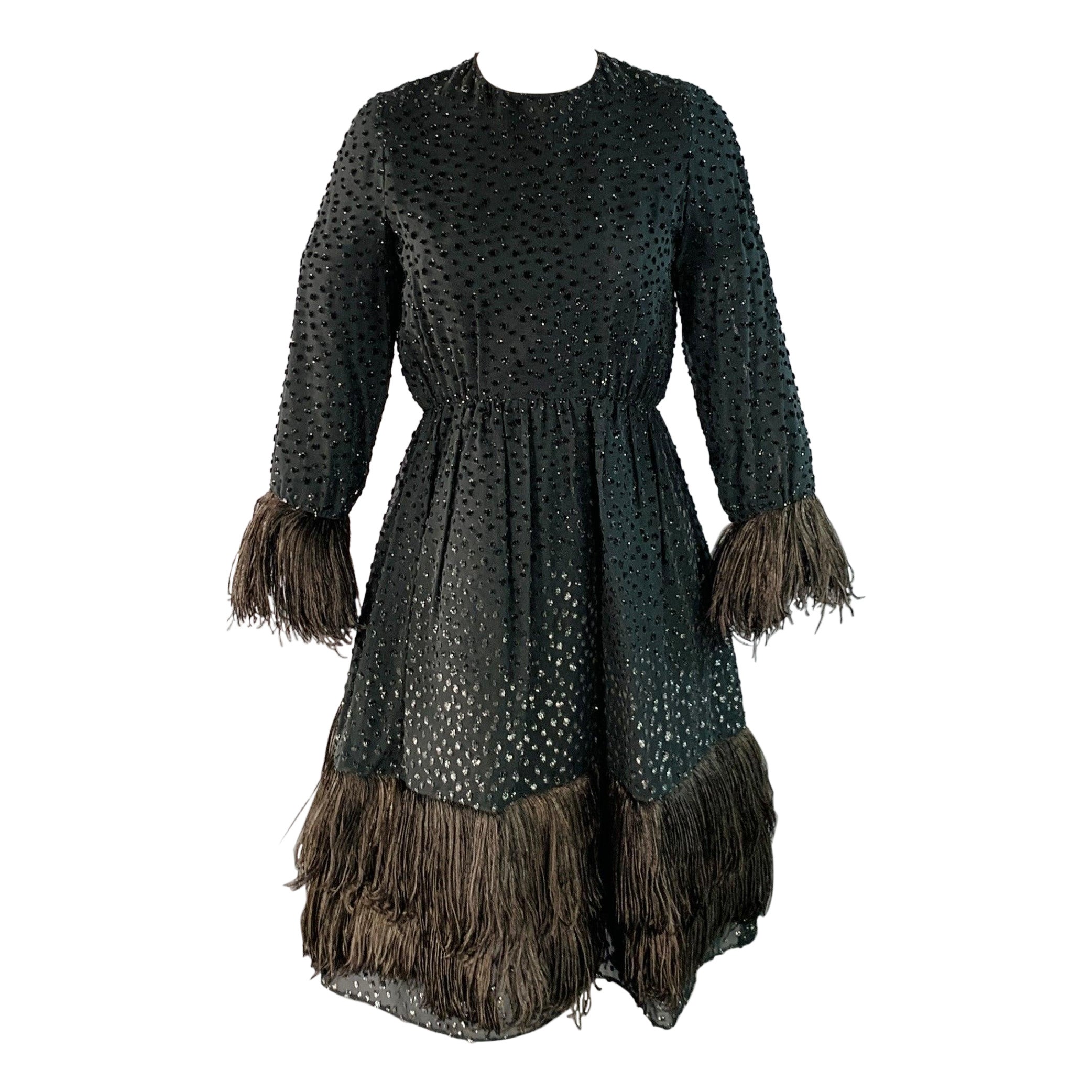 SAKS Fifth Avenue Taille S Robe de cocktail à franges en polyester texturé autruche noir en vente