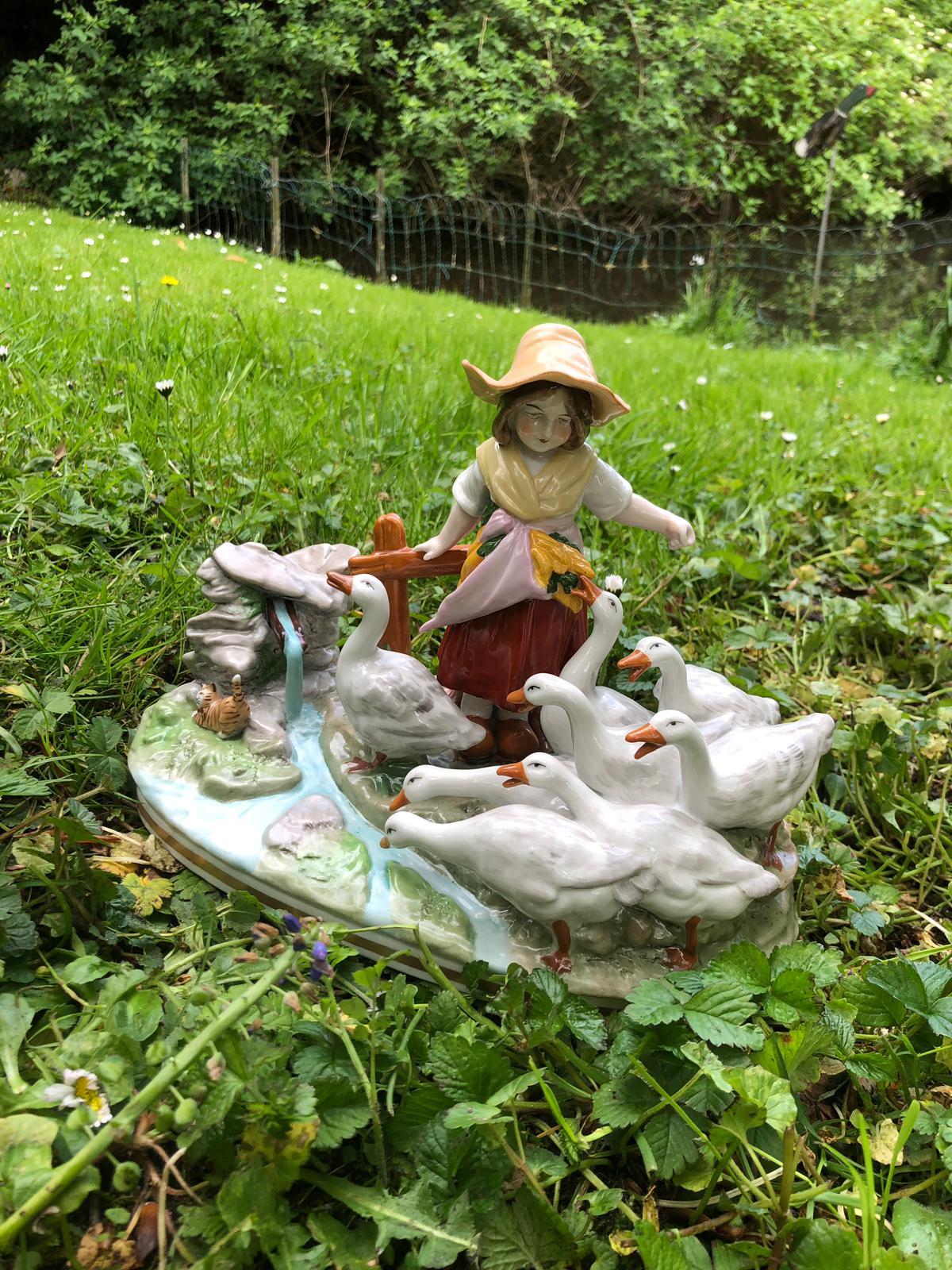 Saksisch Dresden Porcelain 'The Goose Herder', before 1989 In Excellent Condition For Sale In Woerdense Verlaat, NL