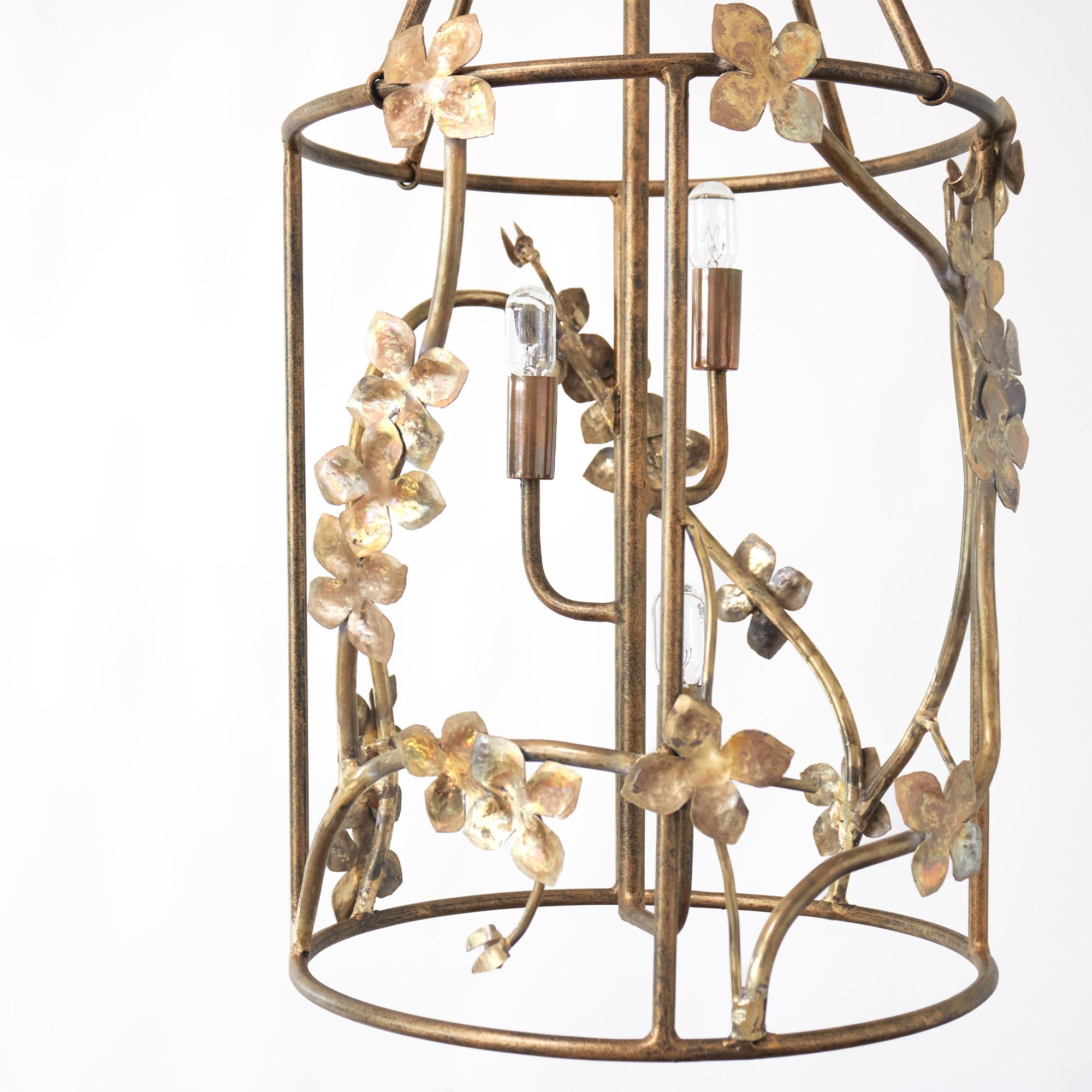 Ottone Lanterna floreale Sakura in argento invecchiato in vendita