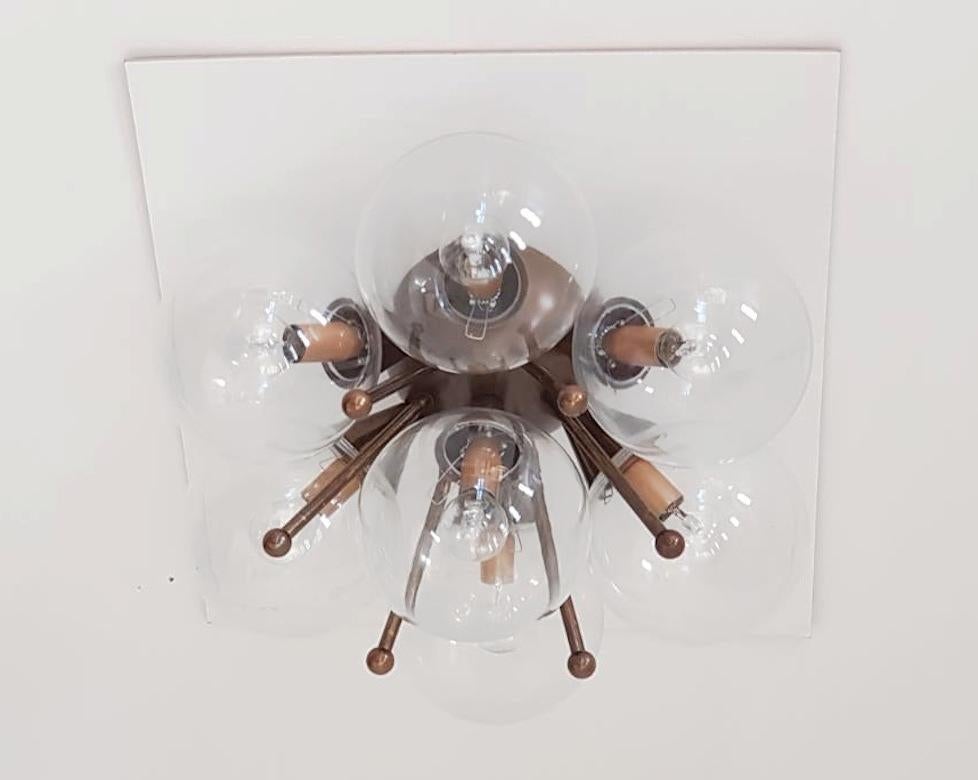 Encastré italien avec globes en verre de Murano montés sur un cadre en laiton massif.
Design/One / Fabio Bergomi / Made in Italy
7 lampes / type E12 ou E14 / max 40W chacune
Mesures : Diamètre : 22 pouces / Hauteur : 11 pouces
Commande uniquement /