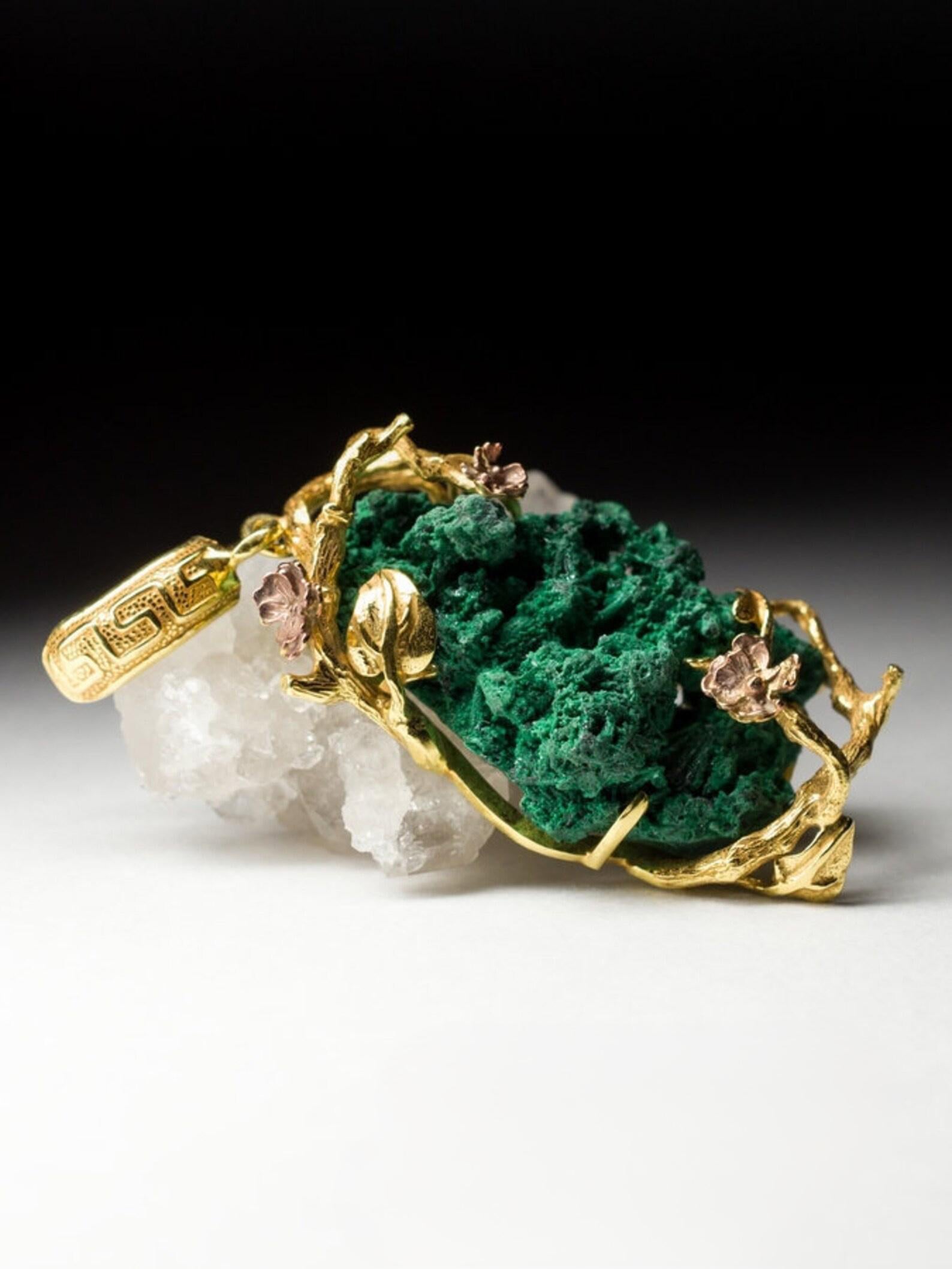 Medium large silver necklace with natural raw Malachite 
gemstone original - Kongo
malachite measurements -  0.47  х 0.87 х 1.38 in /  12 х 22 х 35 mm
pendant weight - 17.3 grams
pendant length - 2.28 in / 58 mm
The necklace comes with a 18K gold