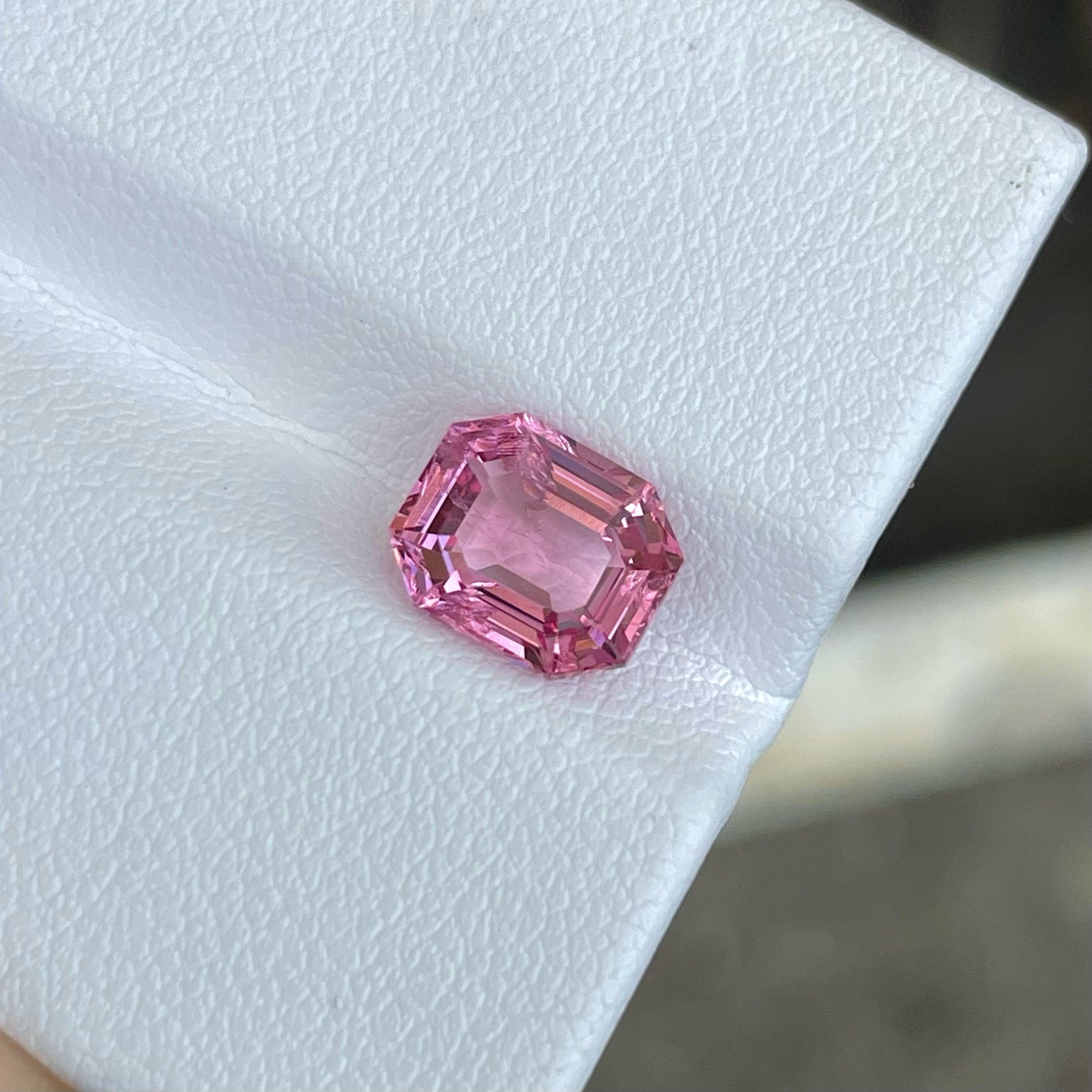Sakura Rosa Spinell Edelstein 2,35 Karat Natürlicher Spinell Facettierter Spinell Loser Spinell (Moderne)