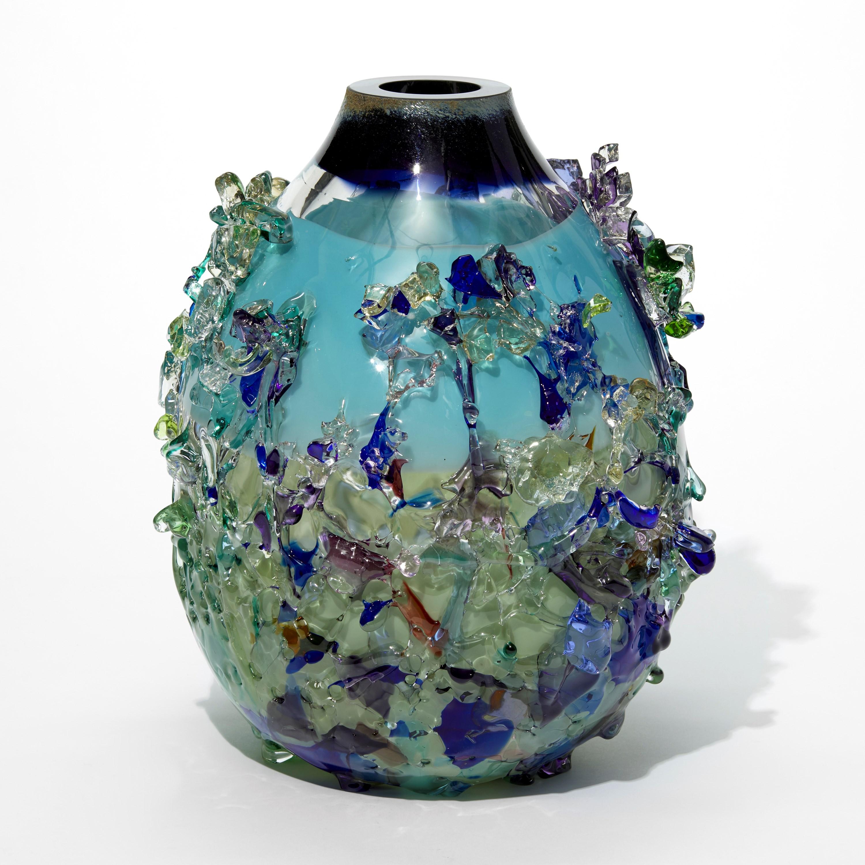 Olandese Sakura TFO23024, un vaso scultoreo nero, acqua & verde Sage di Maarten Vrolijk in vendita