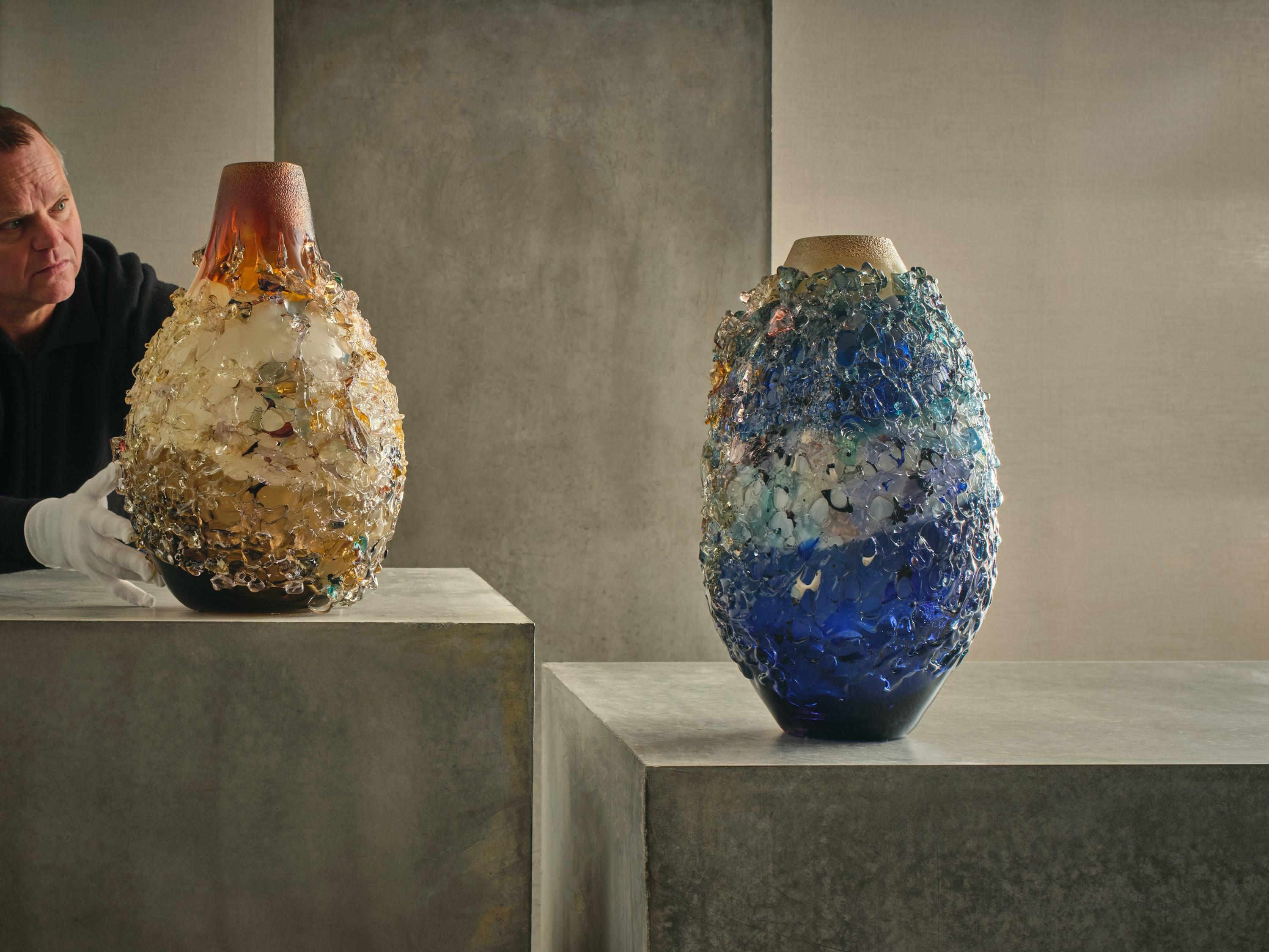 Vase sculptural Sakura TFO23036 en verre orange et crème brûlé de Maarten Vrolijk en vente 2