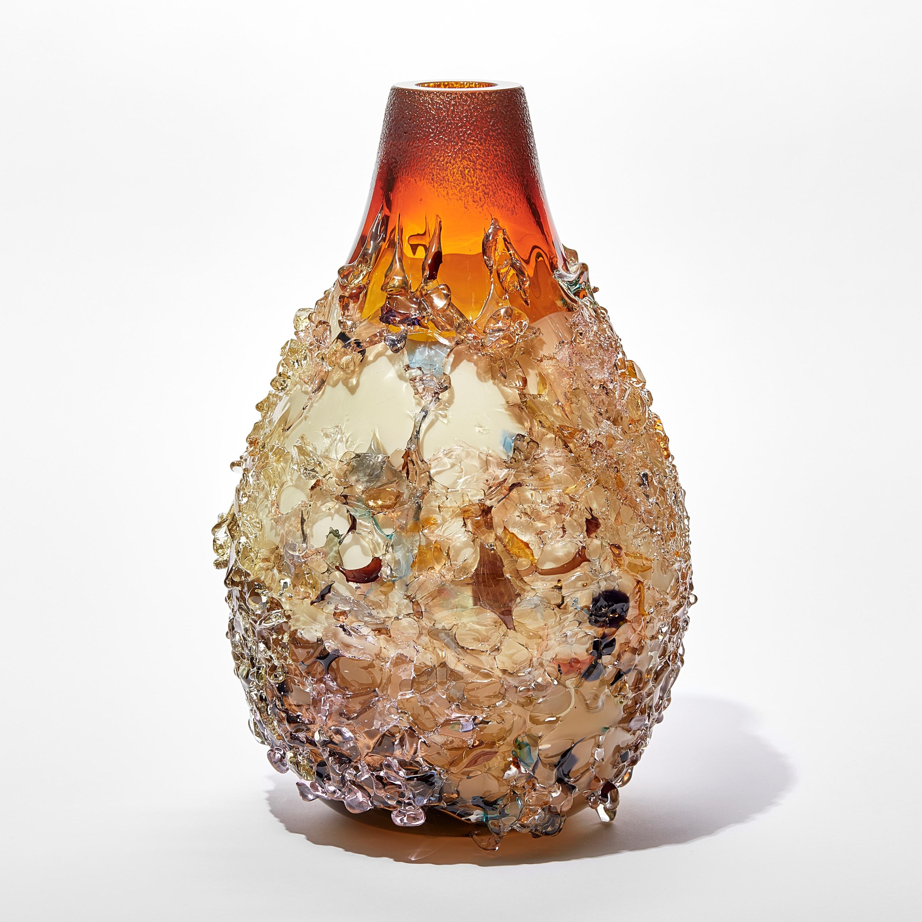 Fait main Vase sculptural Sakura TFO23036 en verre orange et crème brûlé de Maarten Vrolijk en vente