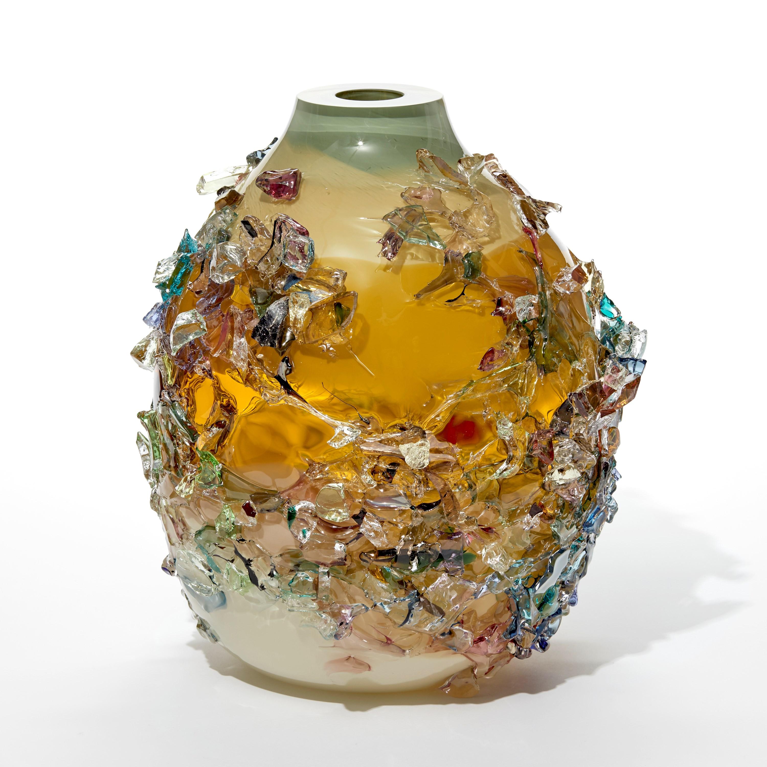 Organico moderno Sakura TFO24017, vaso scultoreo in vetro Sage, ambra e oro di Maarten Vrolijk in vendita
