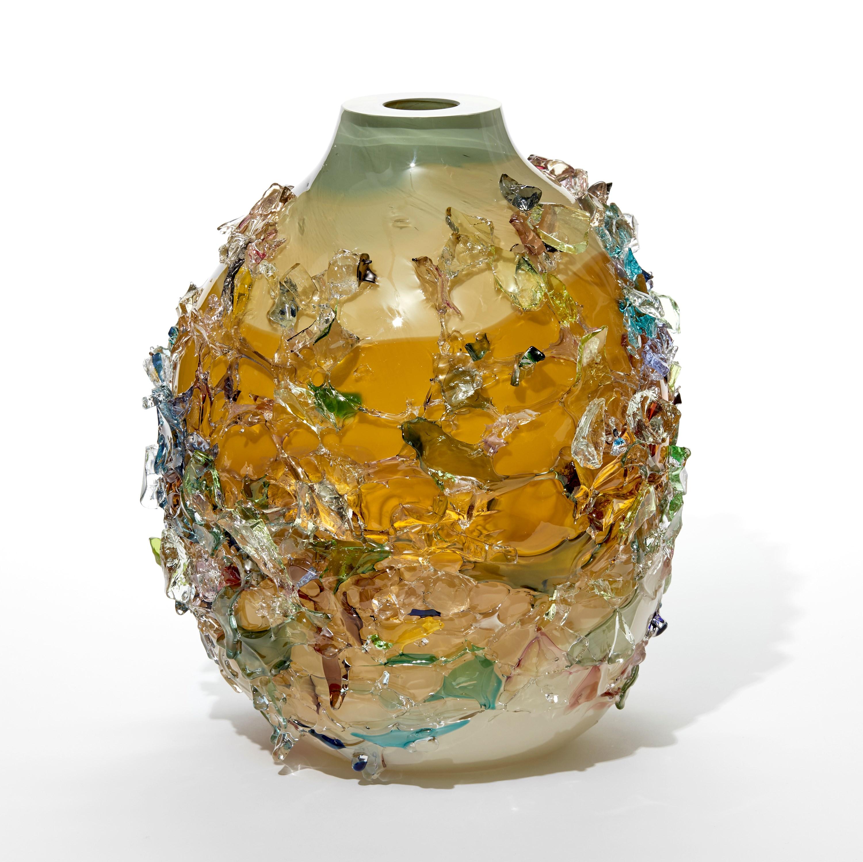Fatto a mano Sakura TFO24017, vaso scultoreo in vetro Sage, ambra e oro di Maarten Vrolijk in vendita