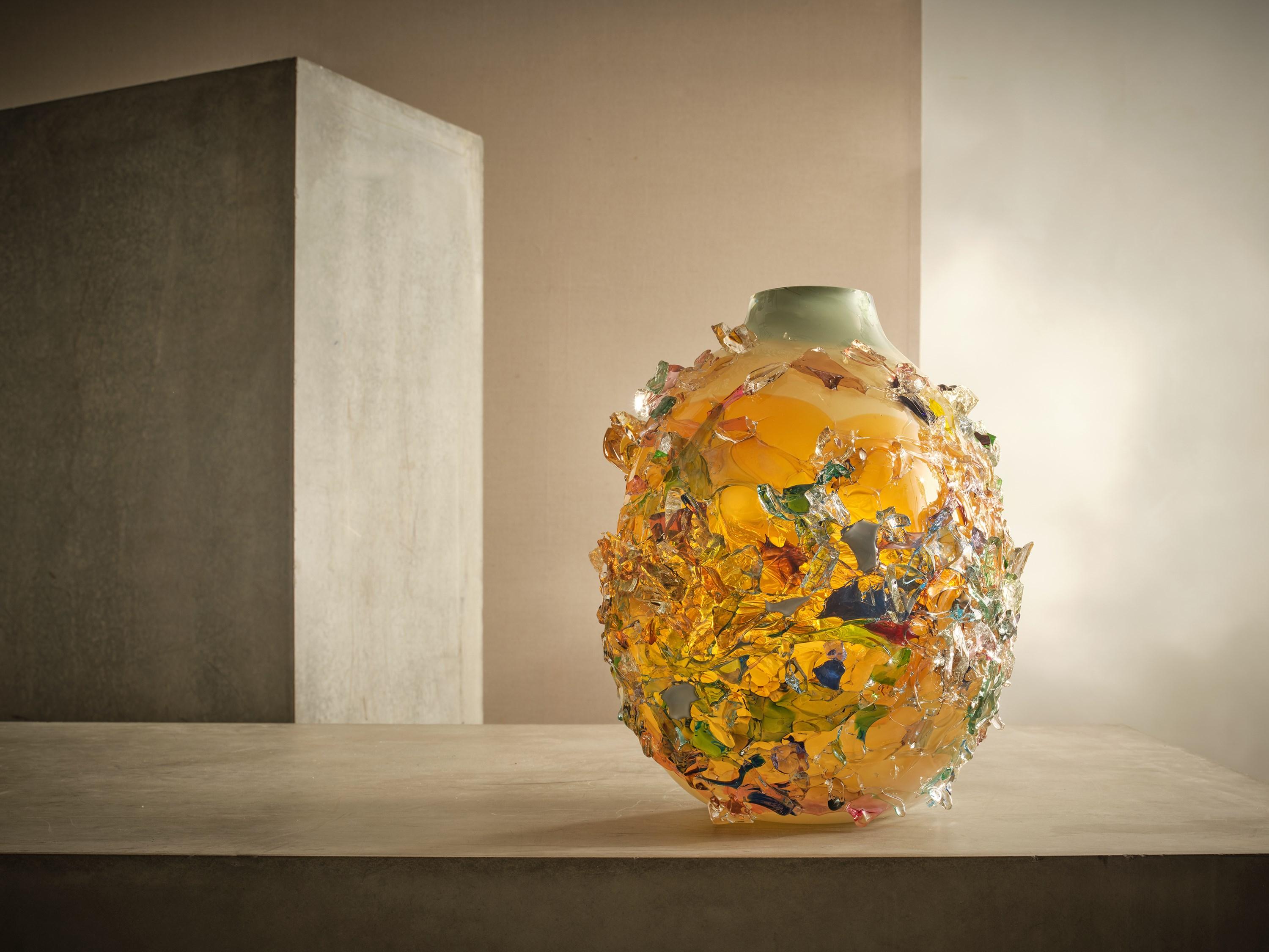Sakura TFO24017, vaso scultoreo in vetro Sage, ambra e oro di Maarten Vrolijk In condizioni Nuovo in vendita a London, GB