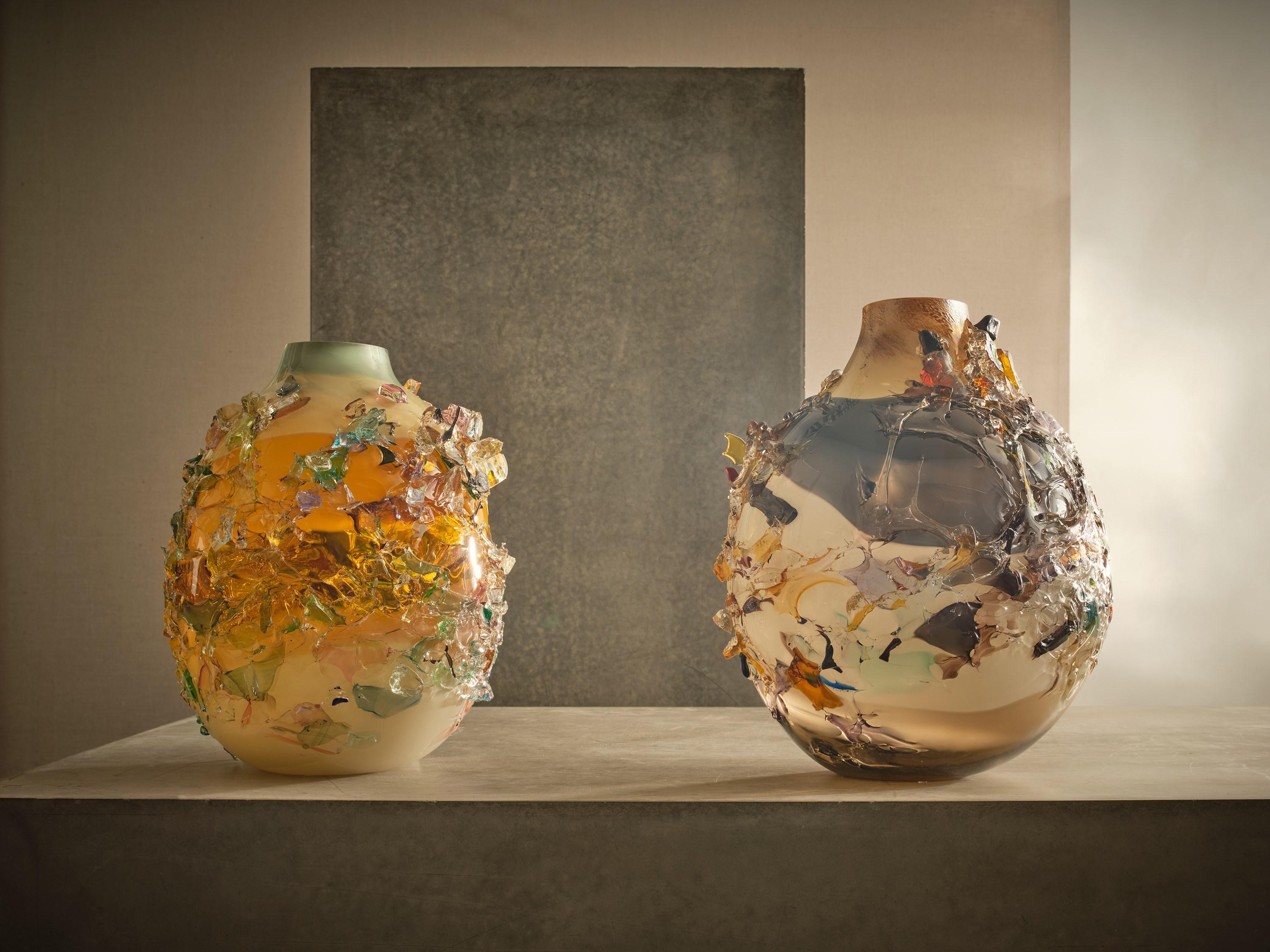 XXI secolo e contemporaneo Sakura TFO24017, vaso scultoreo in vetro Sage, ambra e oro di Maarten Vrolijk in vendita