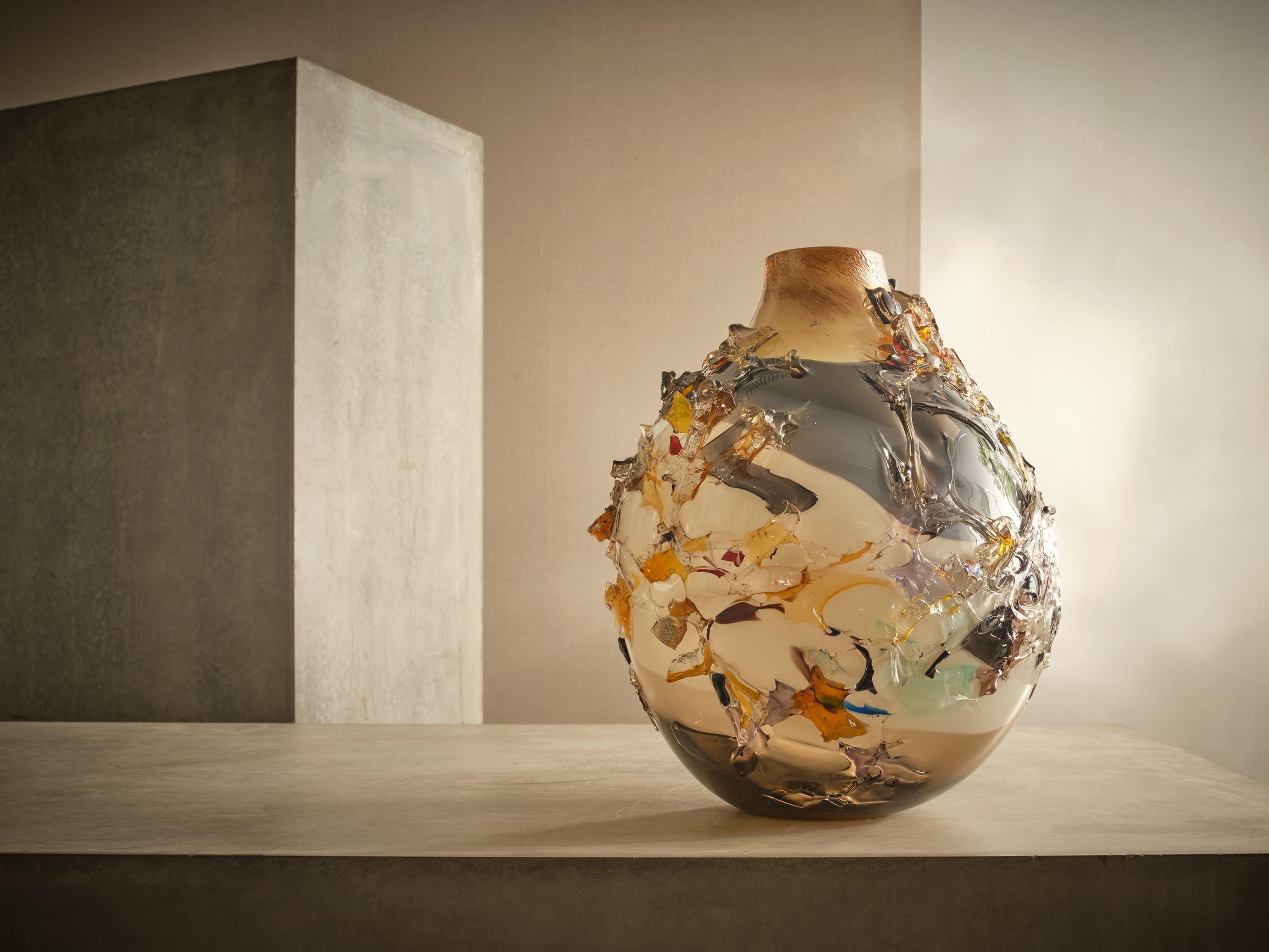 Vase sculptural Sakura TFO24018 en verre gris, menthe et ambre de Maarten Vrolijk Neuf - En vente à London, GB