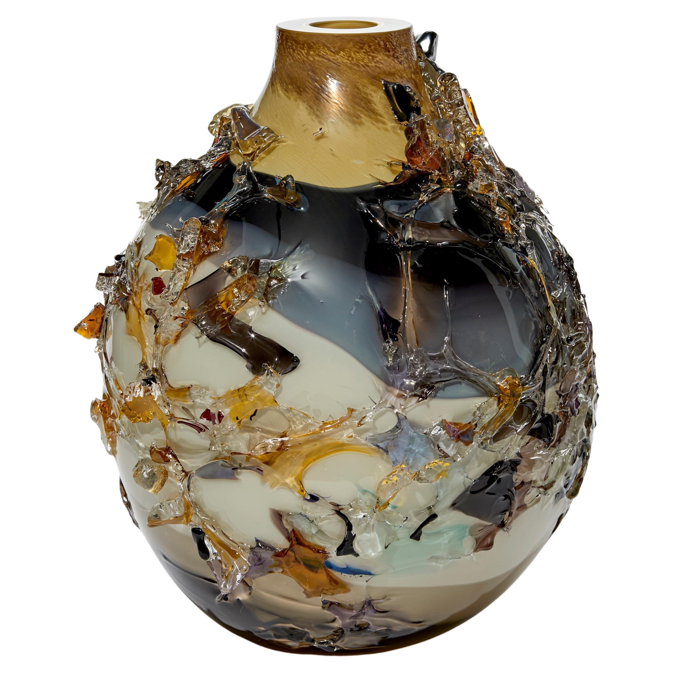 Vase sculptural Sakura TFO24018 en verre gris, menthe et ambre de Maarten Vrolijk