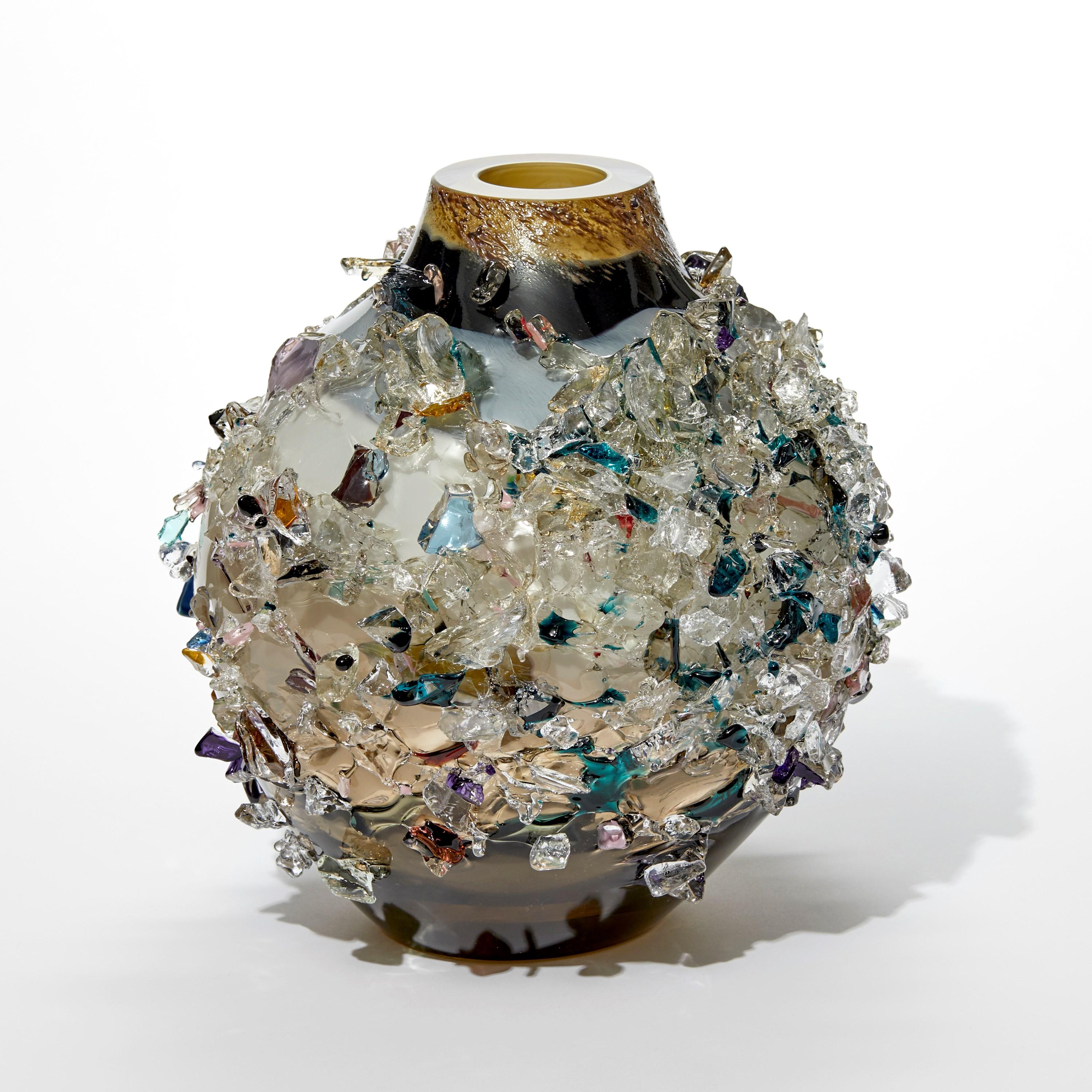 Organico moderno Sakura TFO24024, a grey, cream & brown glass sculptural vase by Maarten Vrolijk in vendita