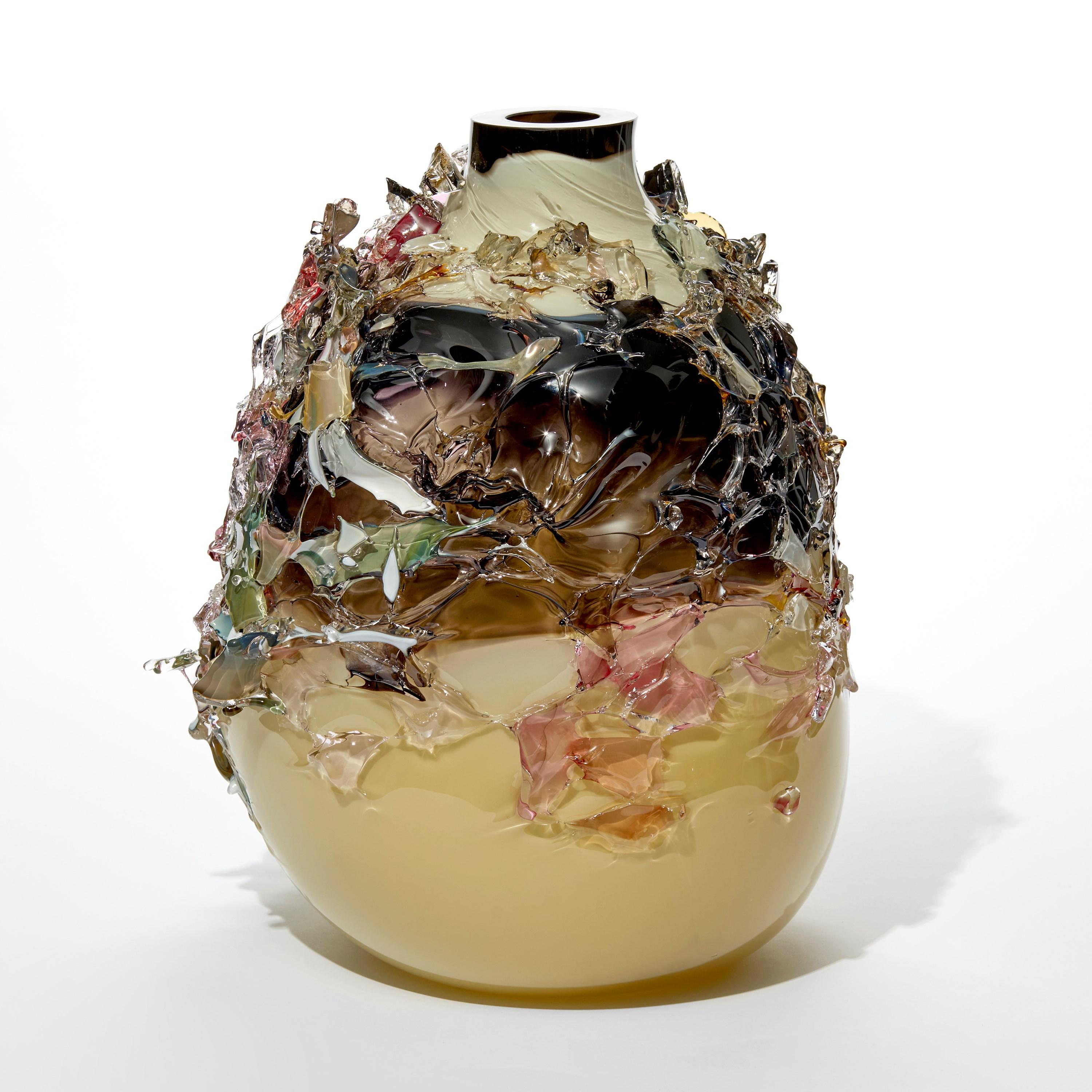 Olandese Sakura TFO24025, un vaso scultura in vetro nero, crema e rosa di Maarten Vrolijk in vendita