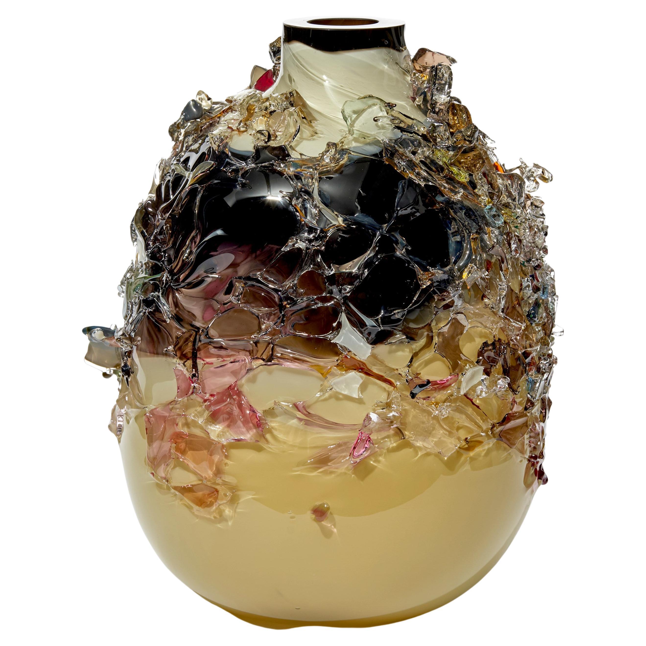 Sakura TFO24025, eine skulpturale Vase aus schwarzem, cremefarbenem und rosafarbenem Glas von Maarten Vrolijk
