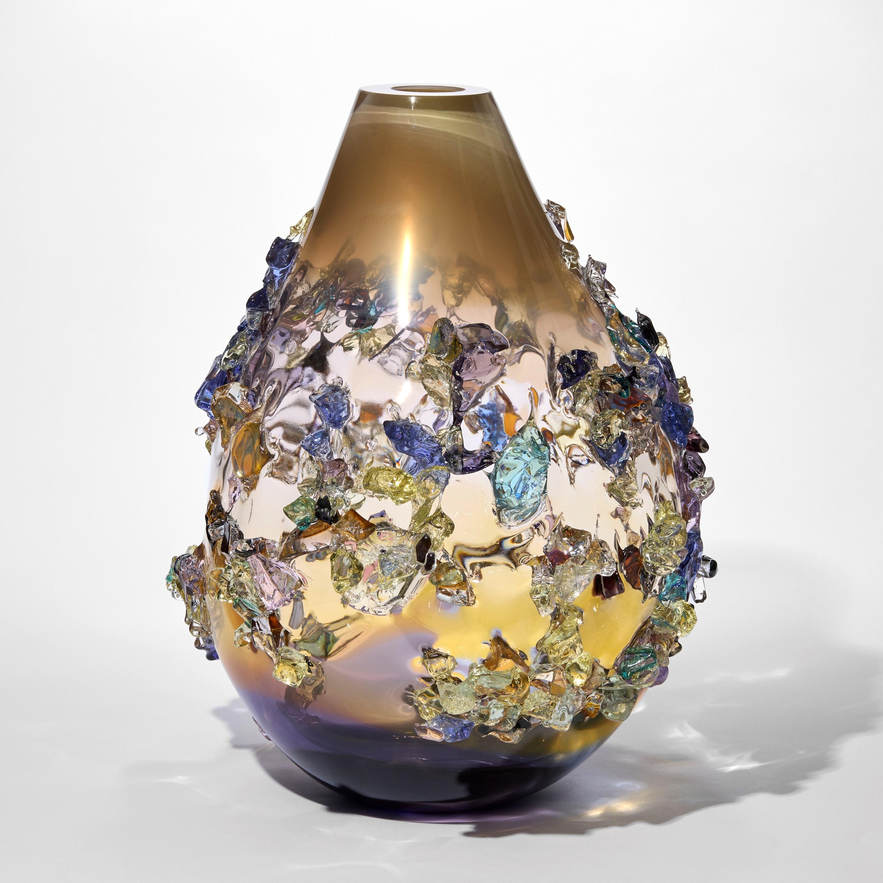Fait main Vase sculptural Sakura TRP23003, bronze et violet soufflé à la main par Maarten Vrolijk en vente