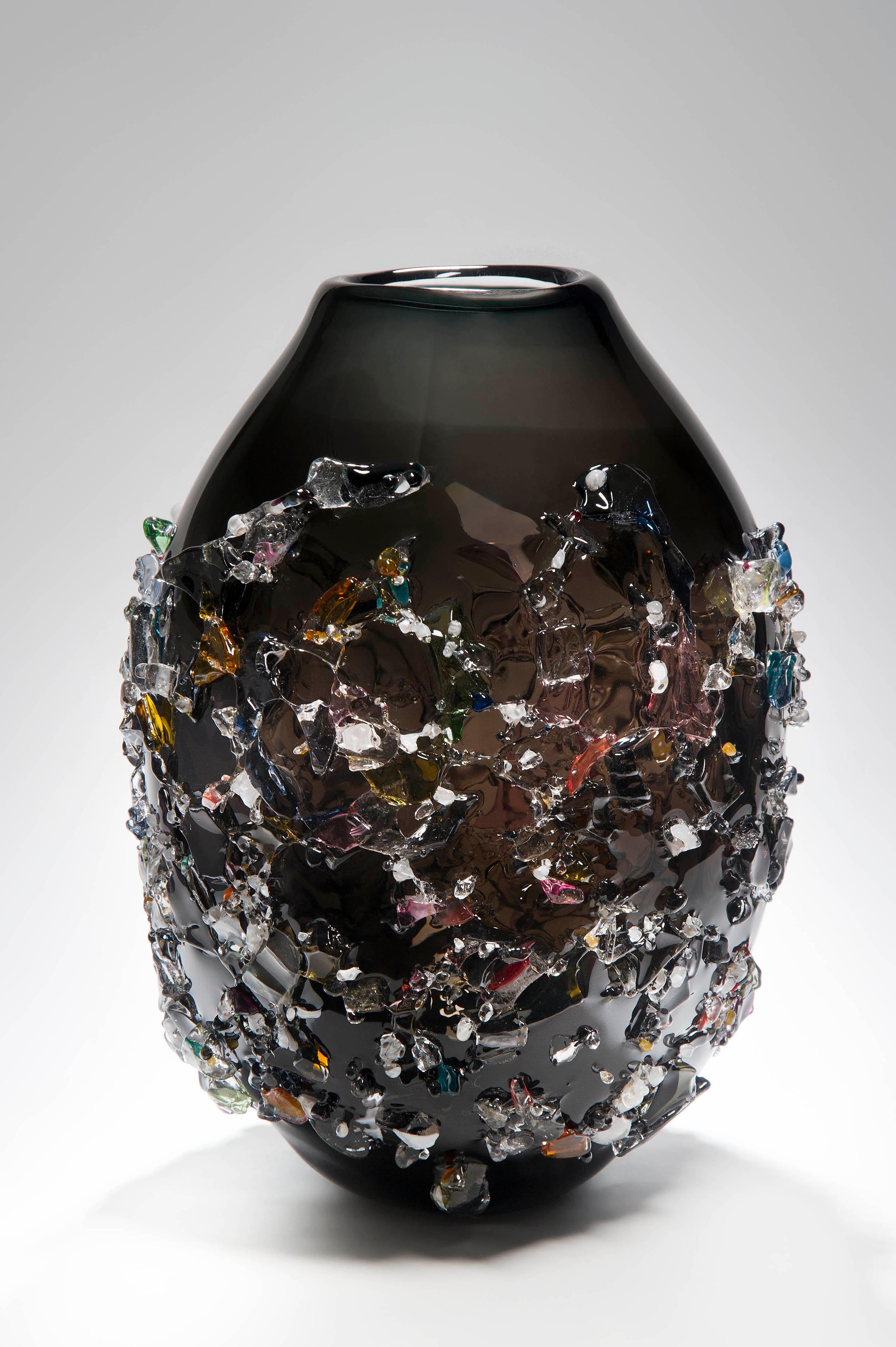 Sakura VIV, a unique glass vase in black with mixed colours by Maarten Vrolijk 2