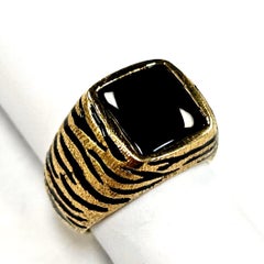 Sal Praschnik Jewell – Ring aus 18-Karat-Gold mit schwarzem Onyx und Emaille