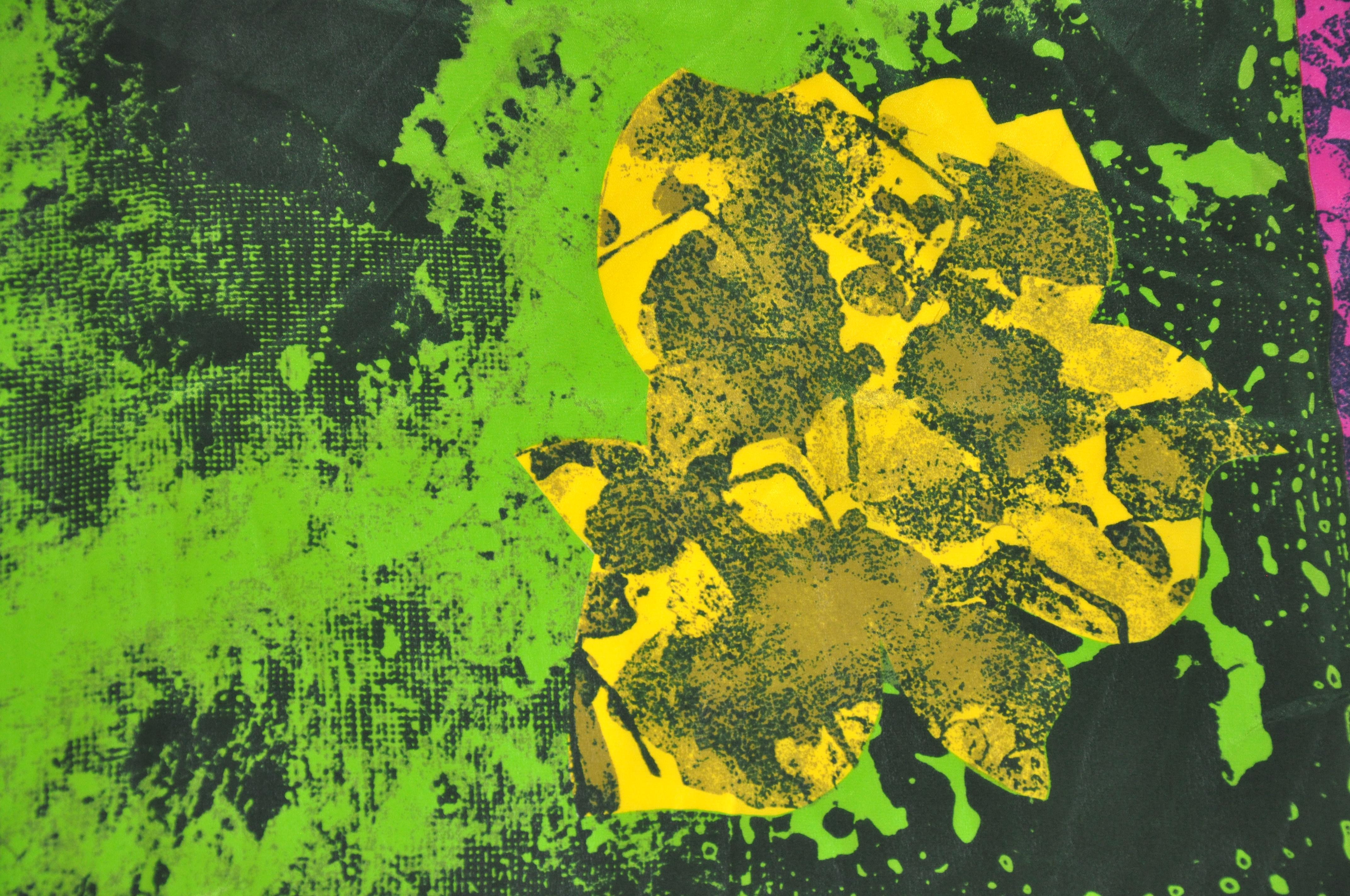 Vert Salaarini - Écharpe en soie « Space Florals », abstraite et audacieuse, multicolore en vente