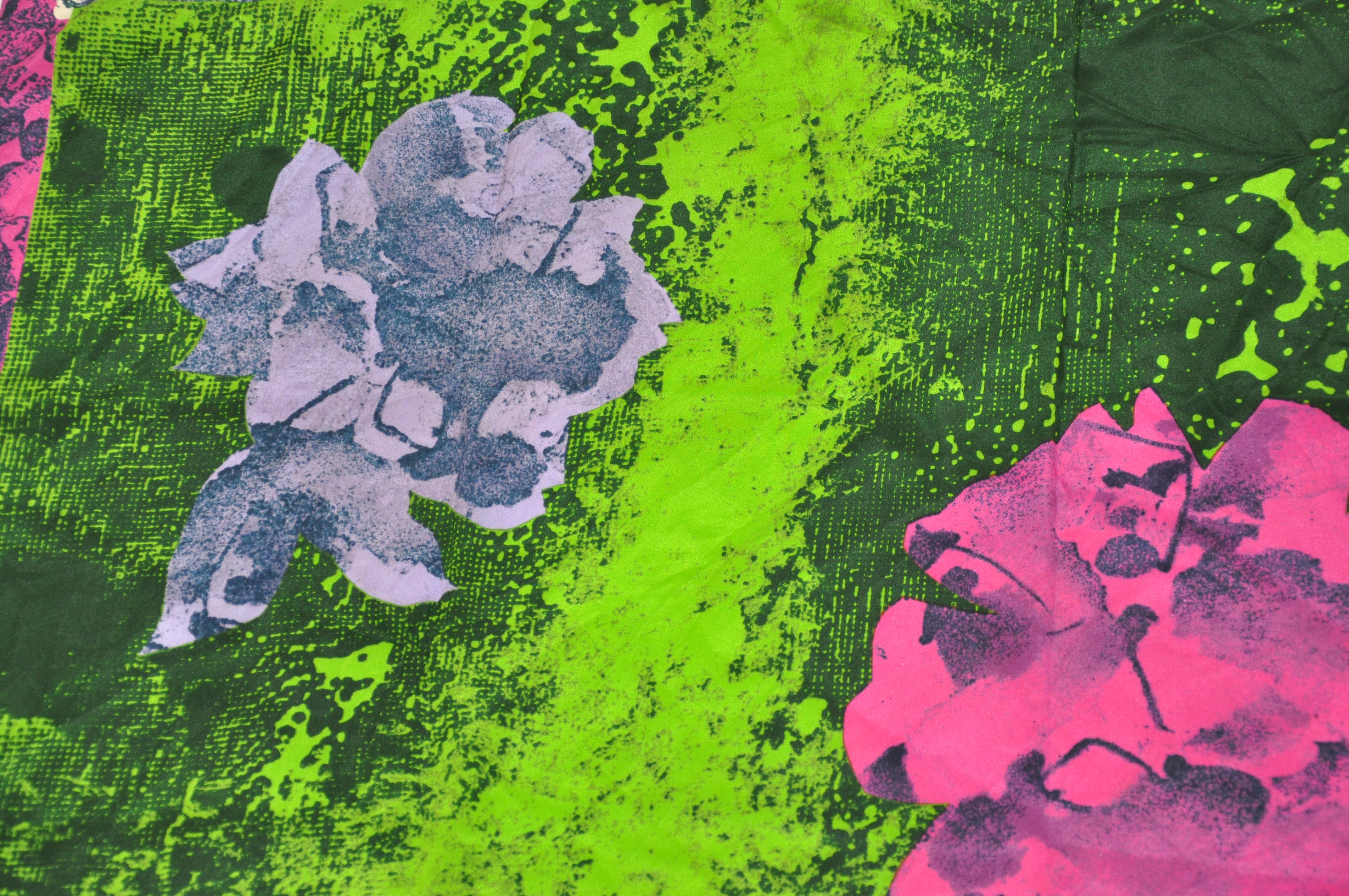 Salaarini - Écharpe en soie « Space Florals », abstraite et audacieuse, multicolore en vente 1