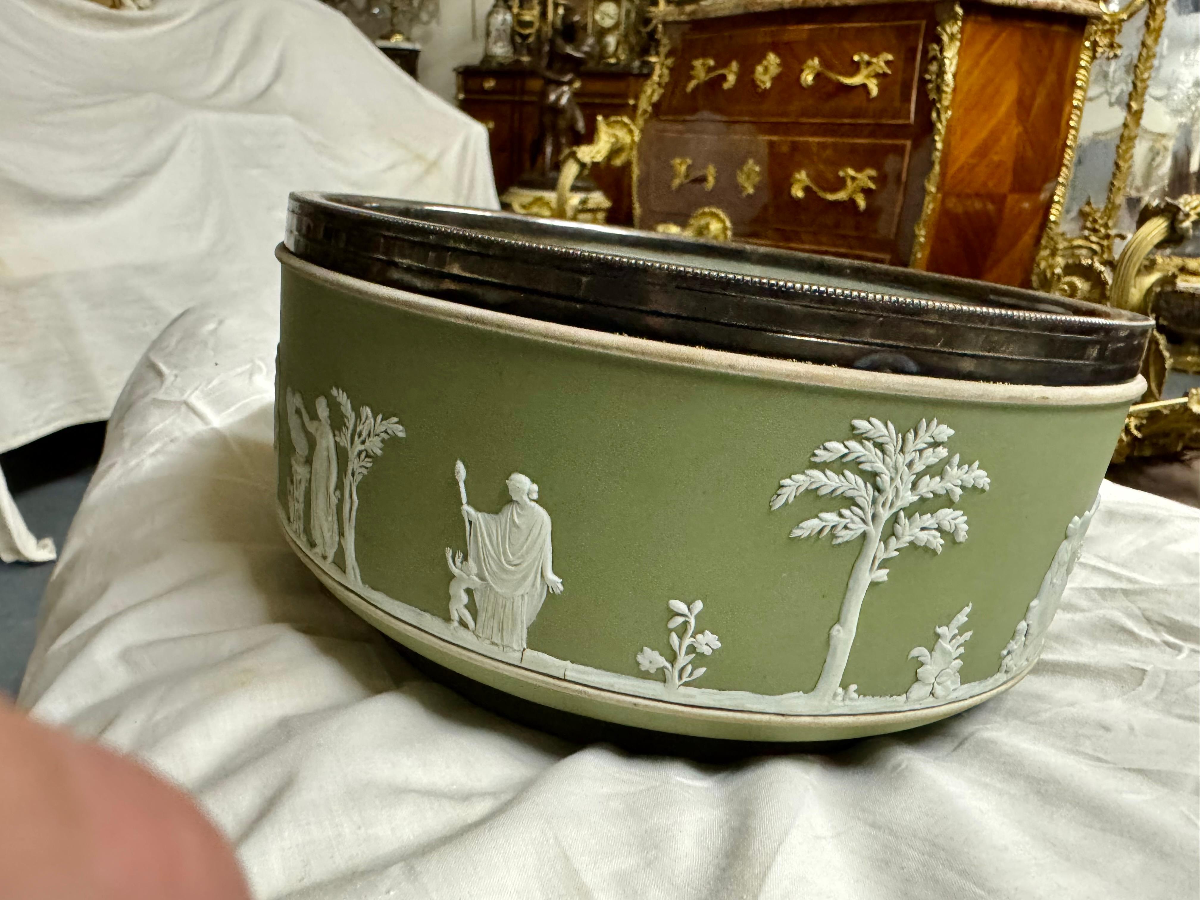 Salatschale Wedgwood Kollektion aus blassgrünem Jaspis (Englisch) im Angebot