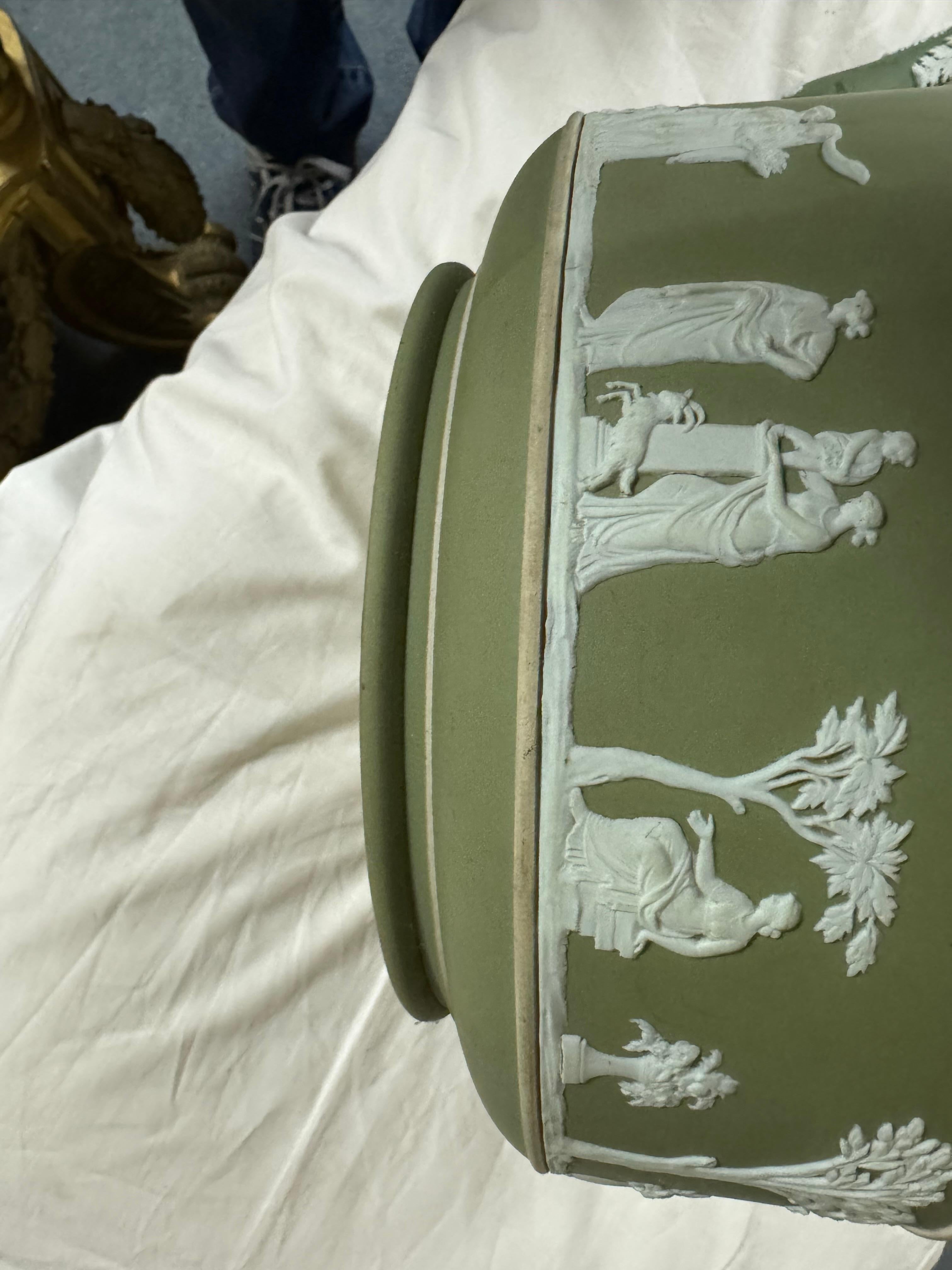 Salatschale Wedgwood Kollektion aus blassgrünem Jaspis im Angebot 1