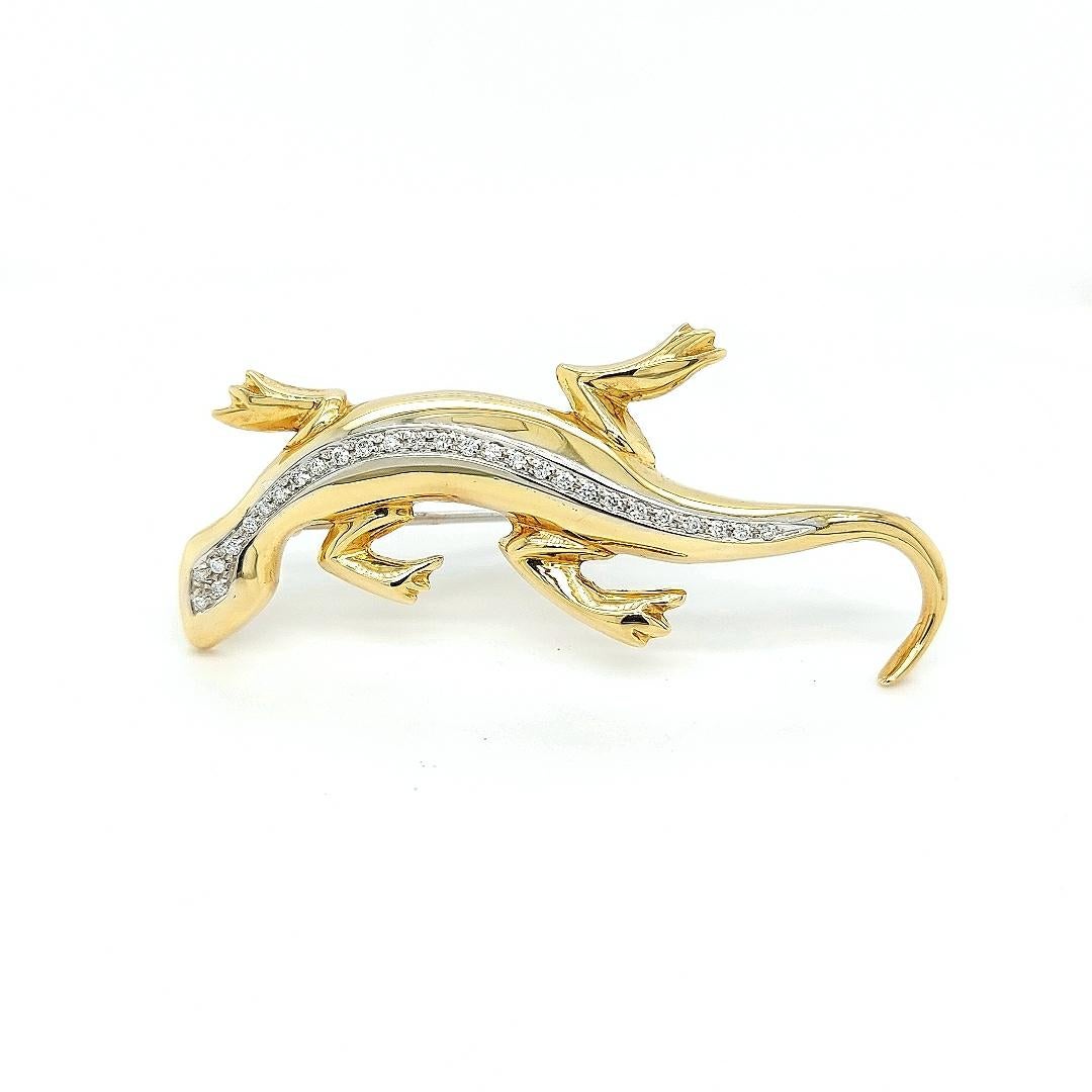 18kt Yellow and white gold brooch set with diamonds depicting a salamander / Lizzard

Elegant Diamond brooch to make the finishing touch of every outfit.

Diamonds: Brilliant cut diamonds, together ca. 0.40 Cts

Material: 18 kt yellow and white