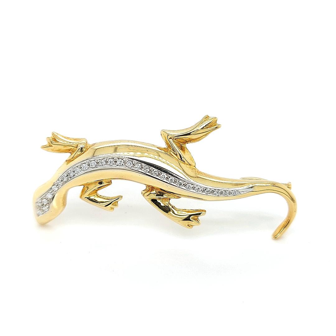  18kt Yellow and White Gold Salamander/Lizzard  Brooch Set with Diamonds In Excellent Condition For Sale In Antwerp, BE