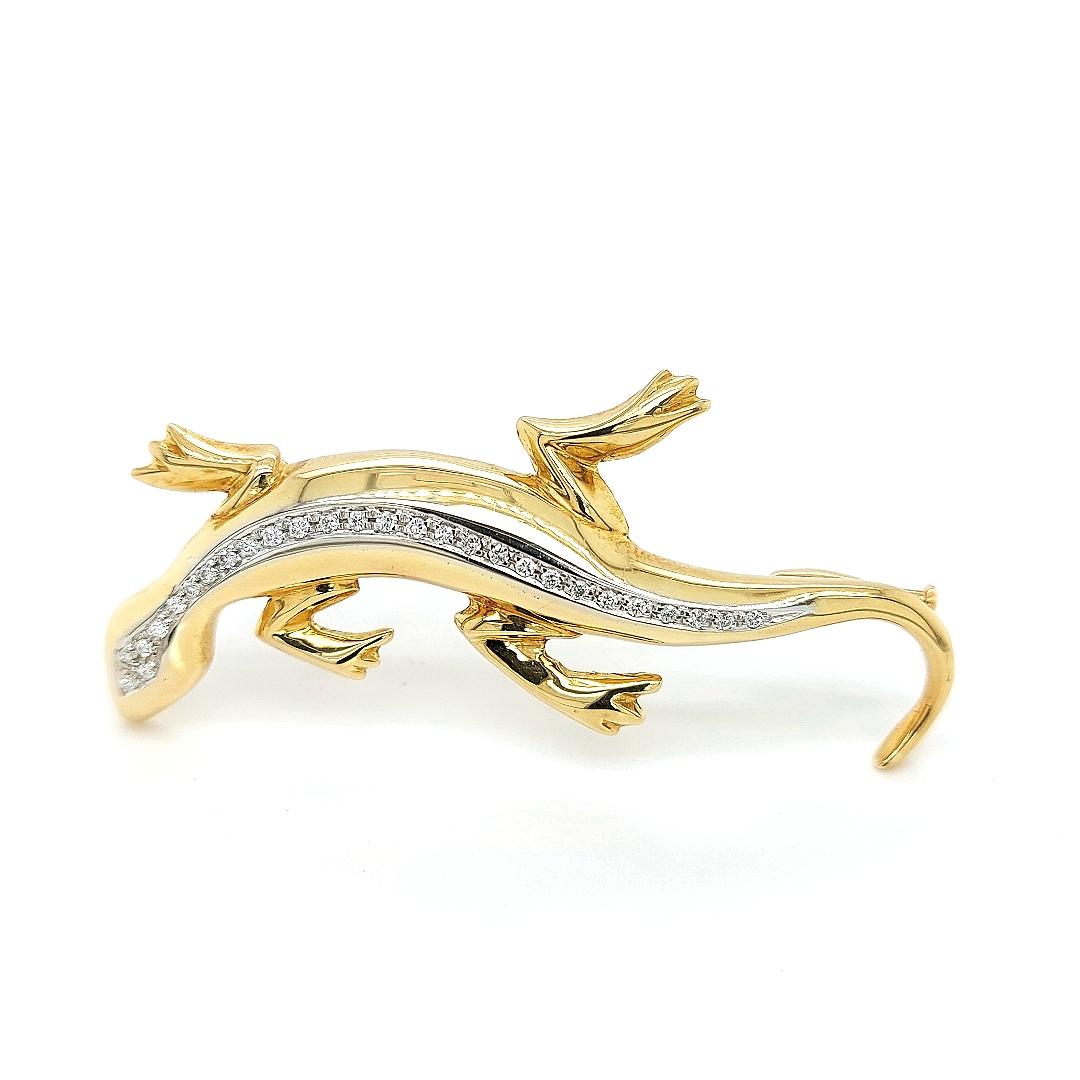 18kt Yellow and White Gold Salamander/Lizzard  Brooch Set with Diamonds In Excellent Condition For Sale In Antwerp, BE