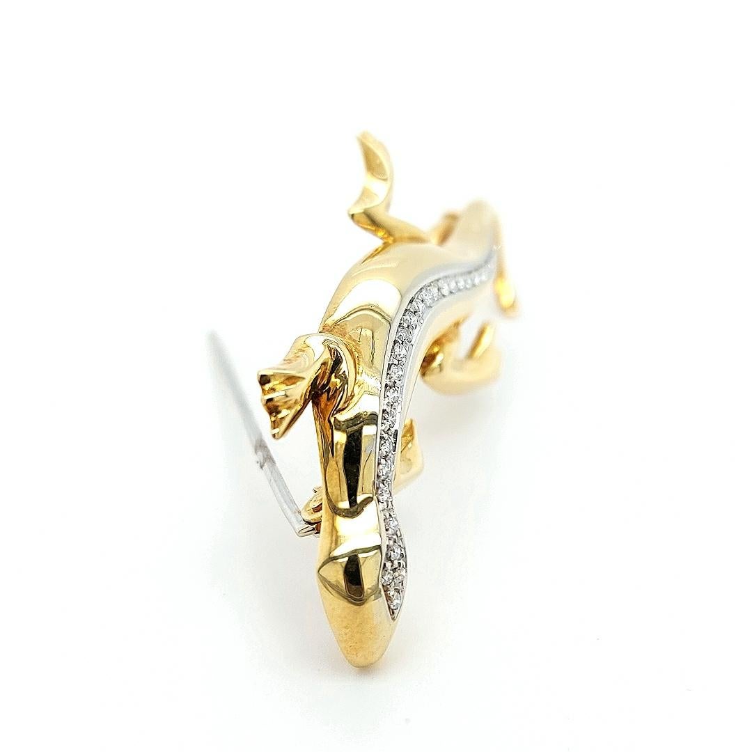 18kt Yellow and White Gold Salamander/Lizzard  Brooch Set with Diamonds For Sale 2