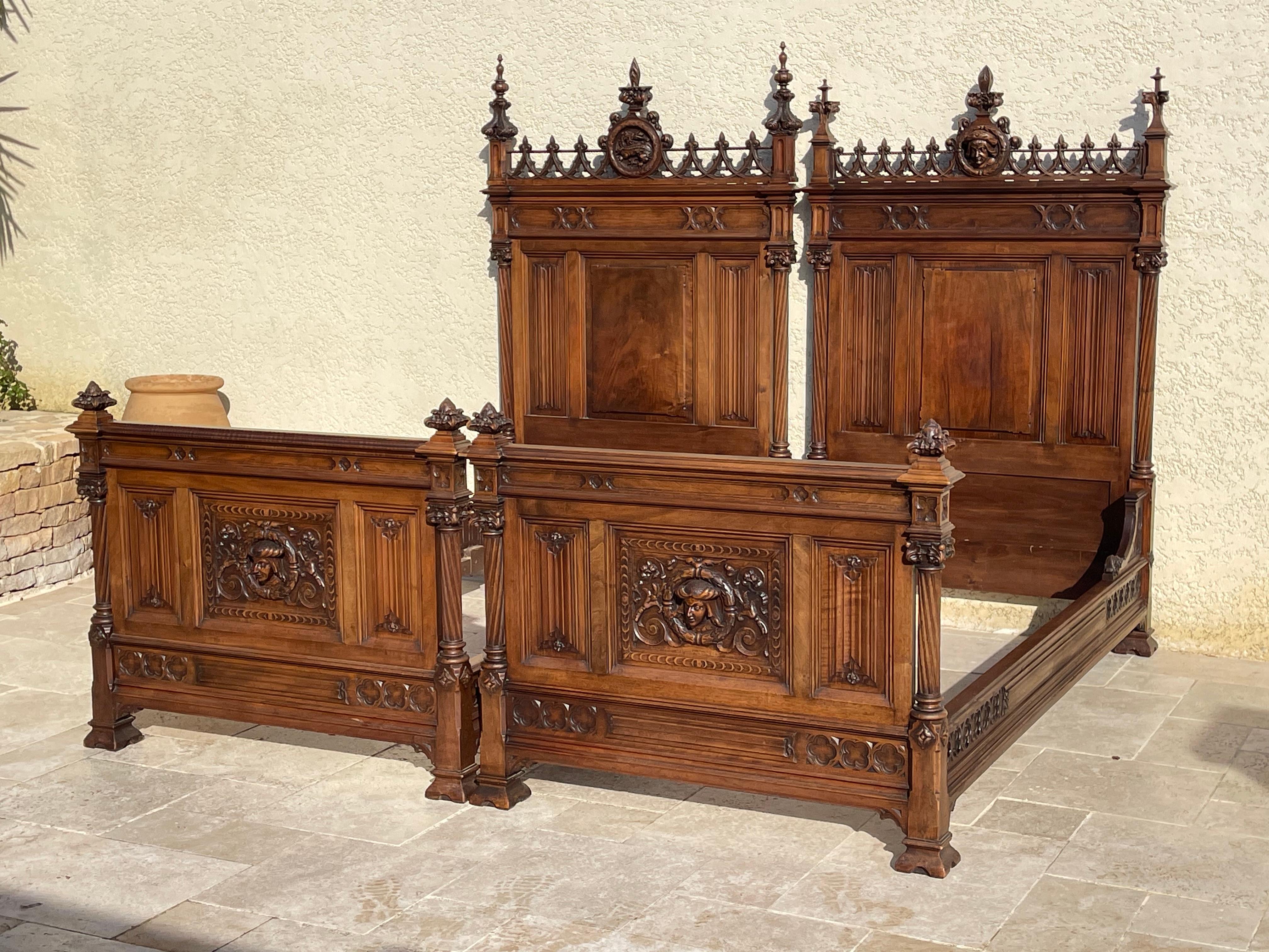 Salamander Neo-gothic Walnut Bed XIXth 8