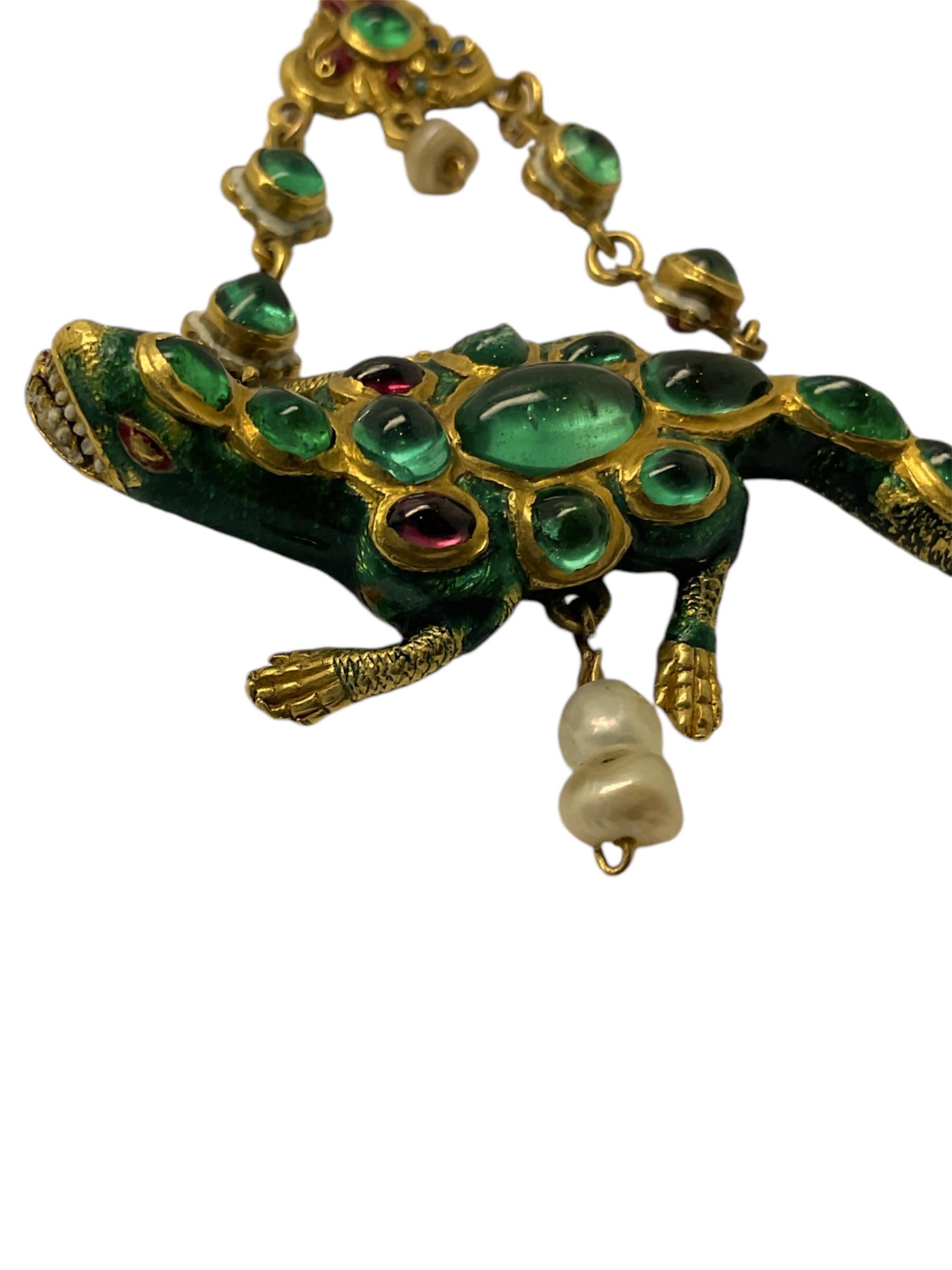 Cabochon Pinjante a forma di salamandra. in vendita