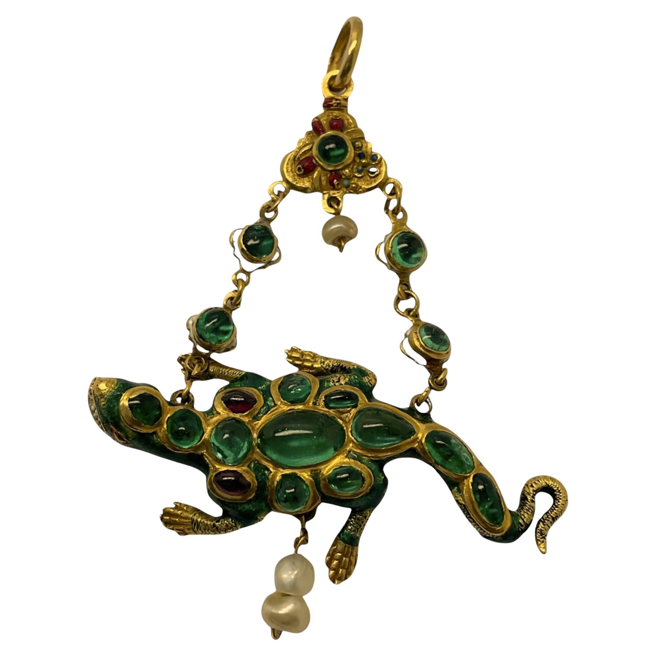 Pinjante a forma di salamandra. in vendita