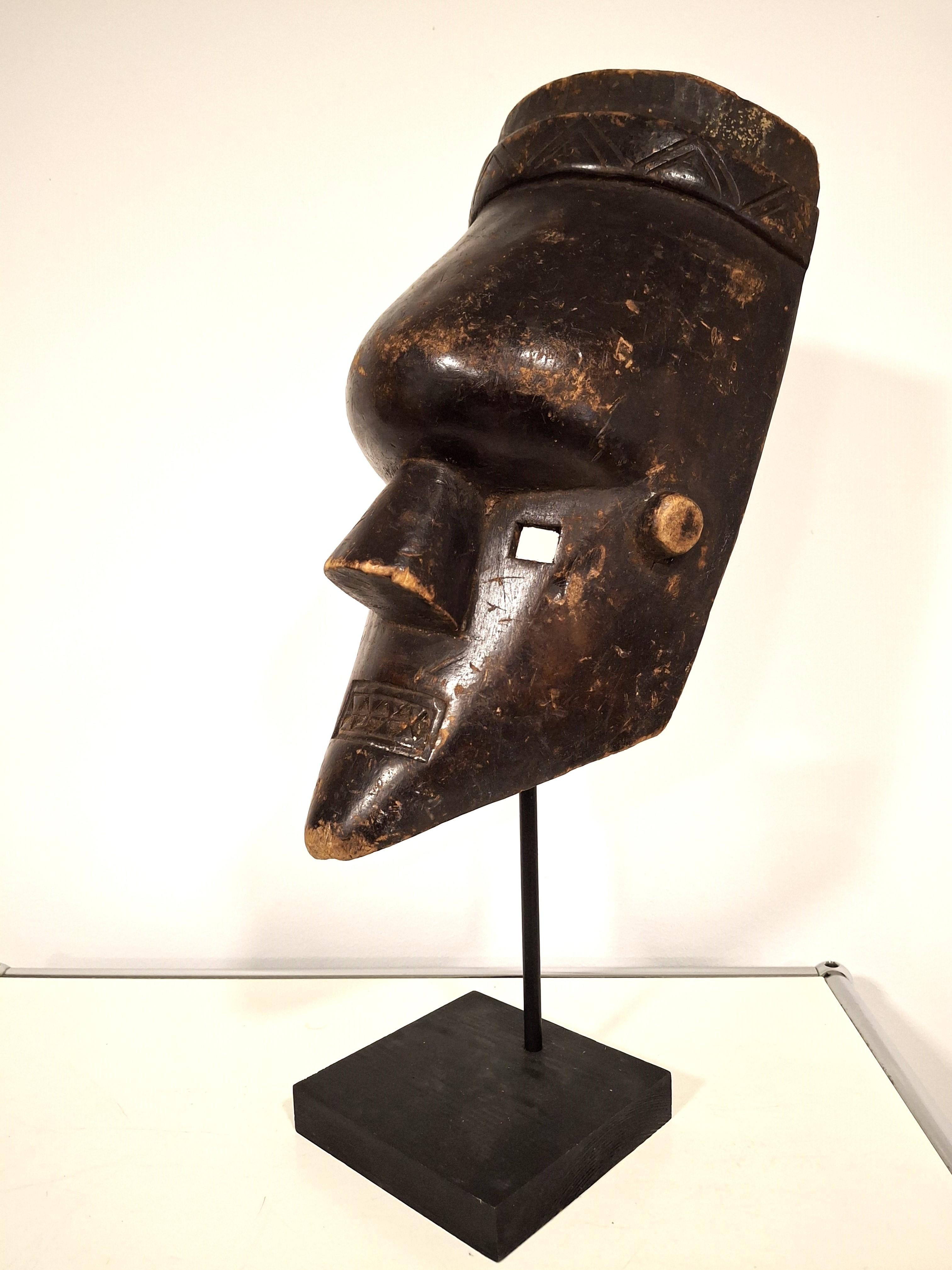 Máscara Salampasu - RD Congo - Mediados Siglo XX - Arte Tribal Africano en venta 5
