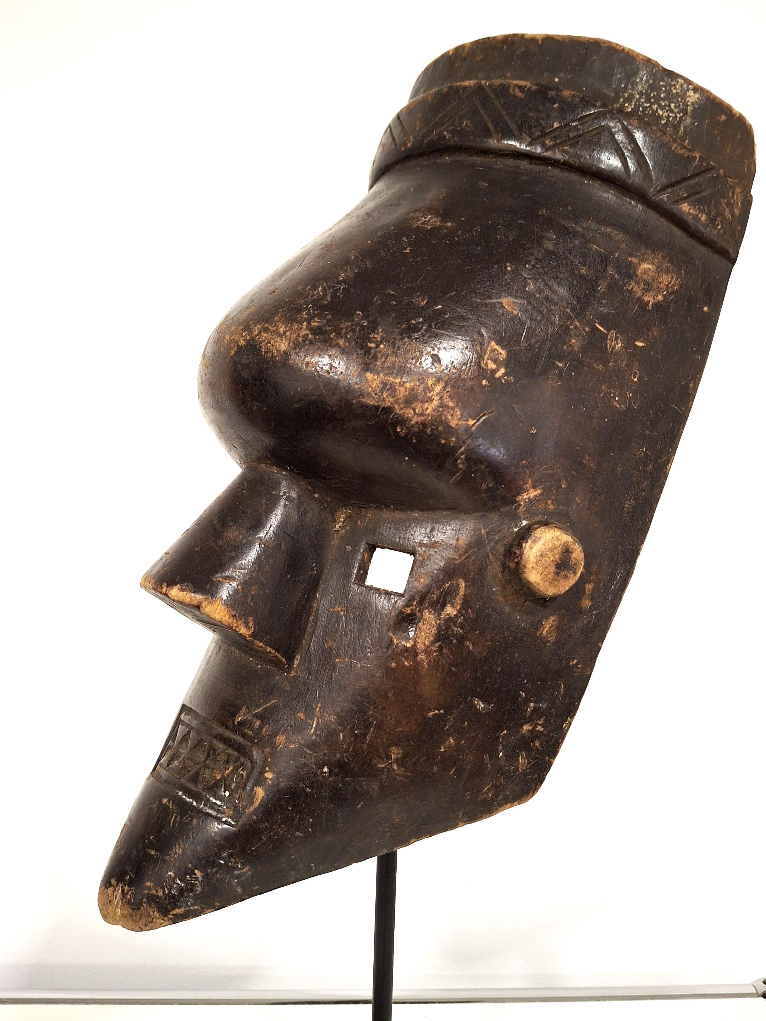 Máscara Salampasu - RD Congo - Mediados Siglo XX - Arte Tribal Africano Congoleño en venta