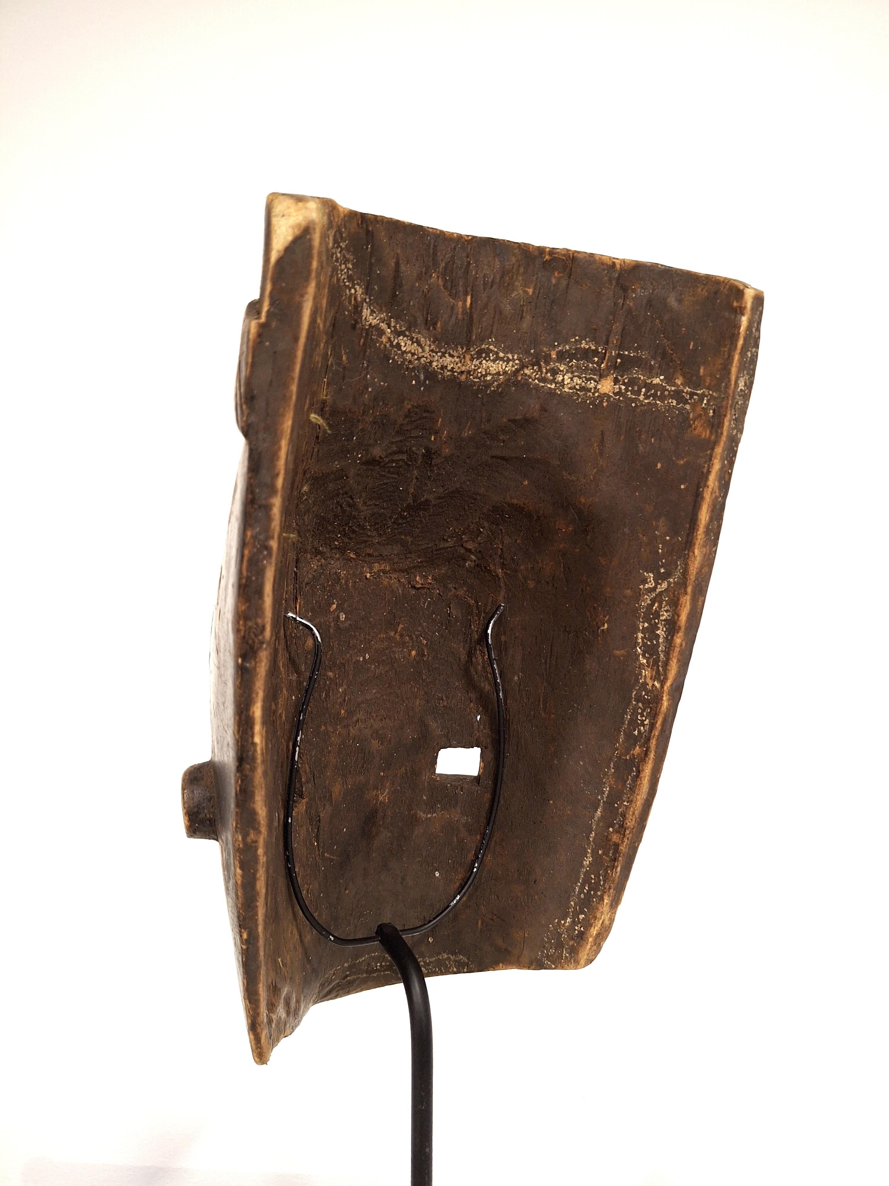 Máscara Salampasu - RD Congo - Mediados Siglo XX - Arte Tribal Africano en Bueno estado para la venta en Ljubljana, SI