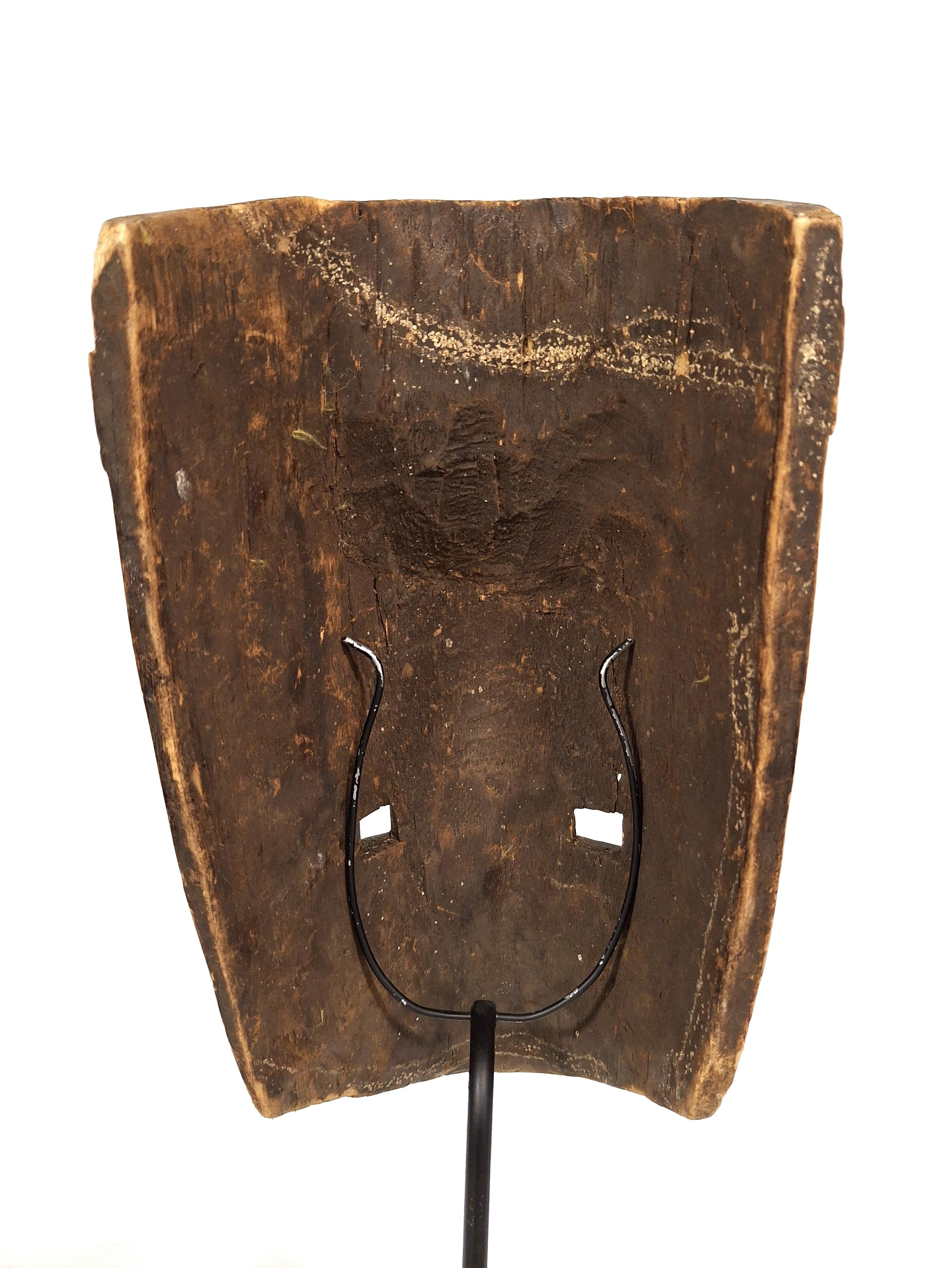 Máscara Salampasu - RD Congo - Mediados Siglo XX - Arte Tribal Africano mediados del siglo XX en venta
