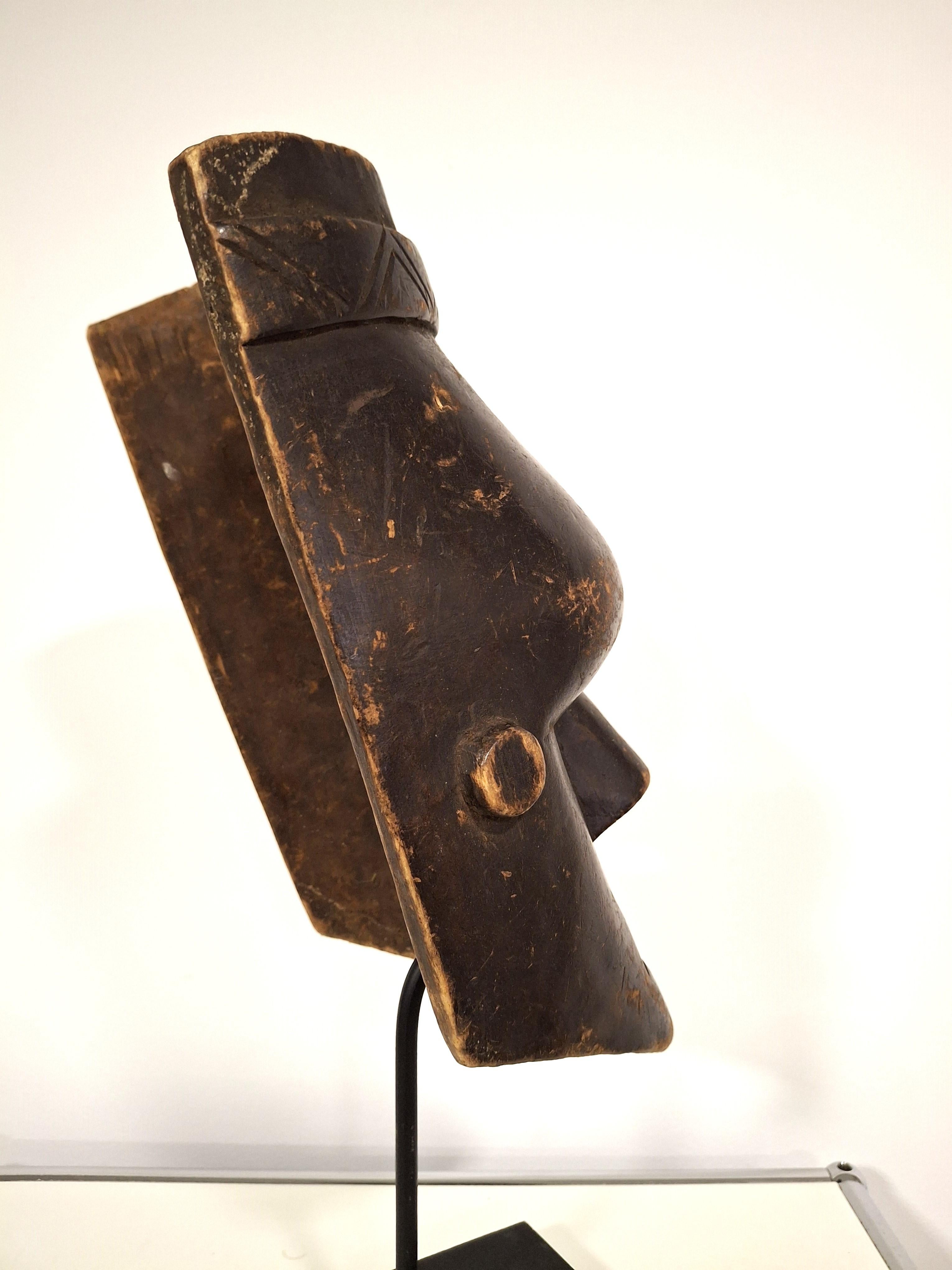 Máscara Salampasu - RD Congo - Mediados Siglo XX - Arte Tribal Africano Madera dura en venta