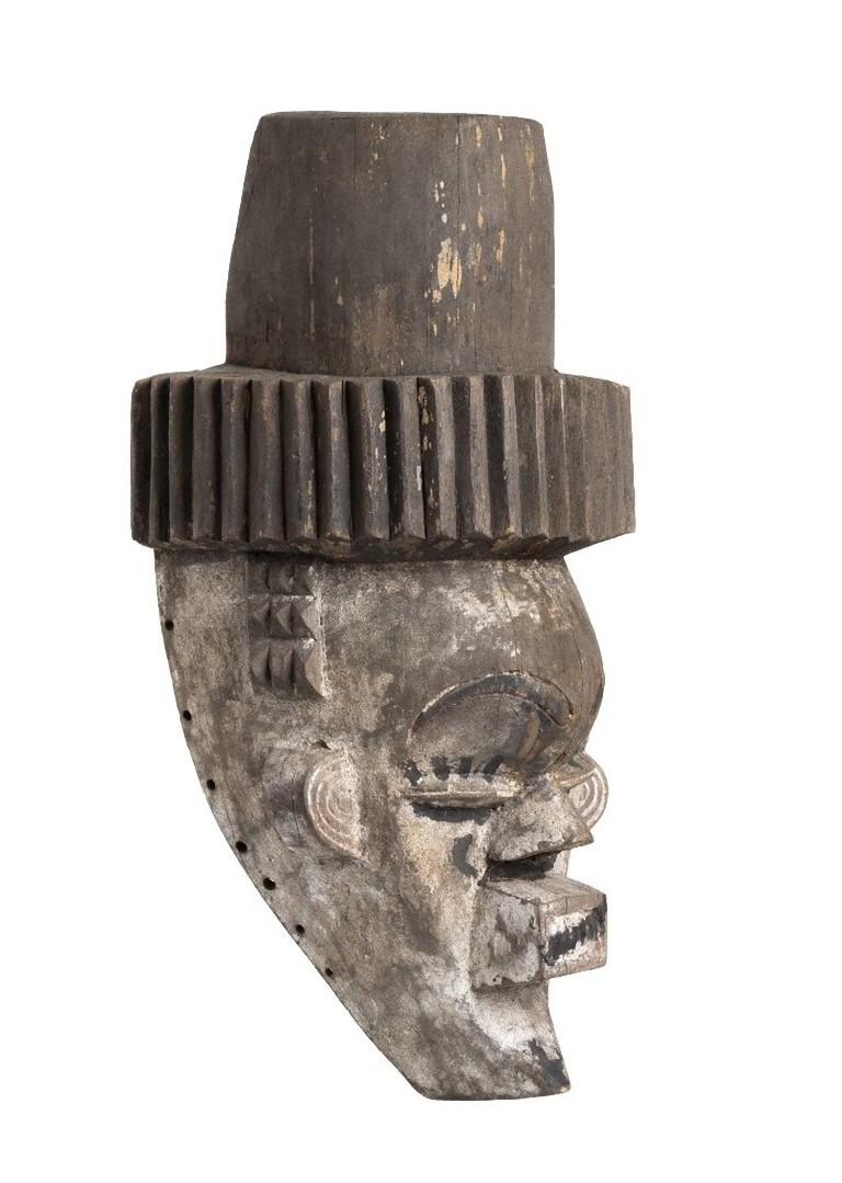 Salampasu Painted Wood Mask, Congo, 20th Century In Good Condition In Roma, IT