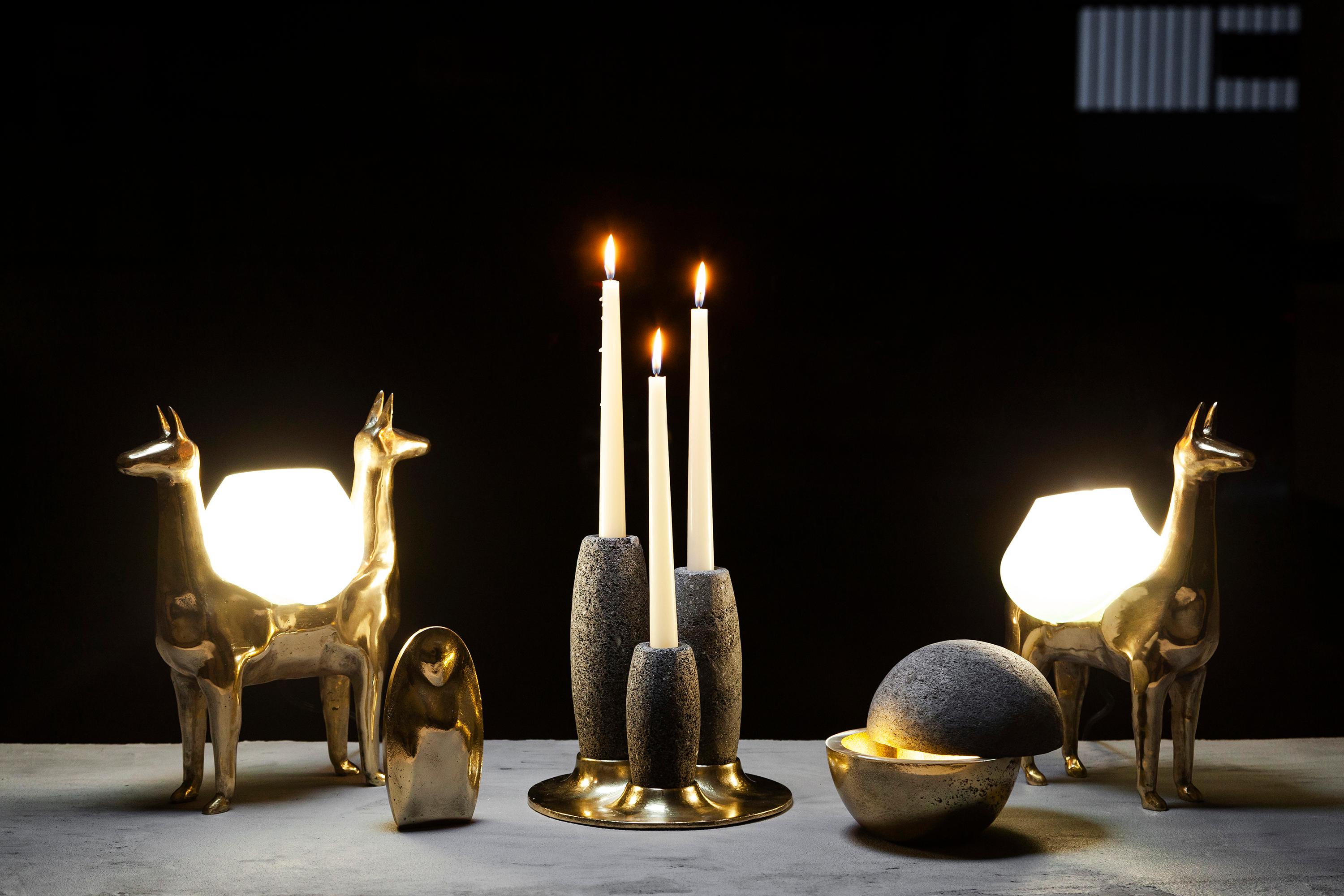 Portavelas Salar en Bronce Pulido y Piedra Volcánica by Estudio Andino en venta 3