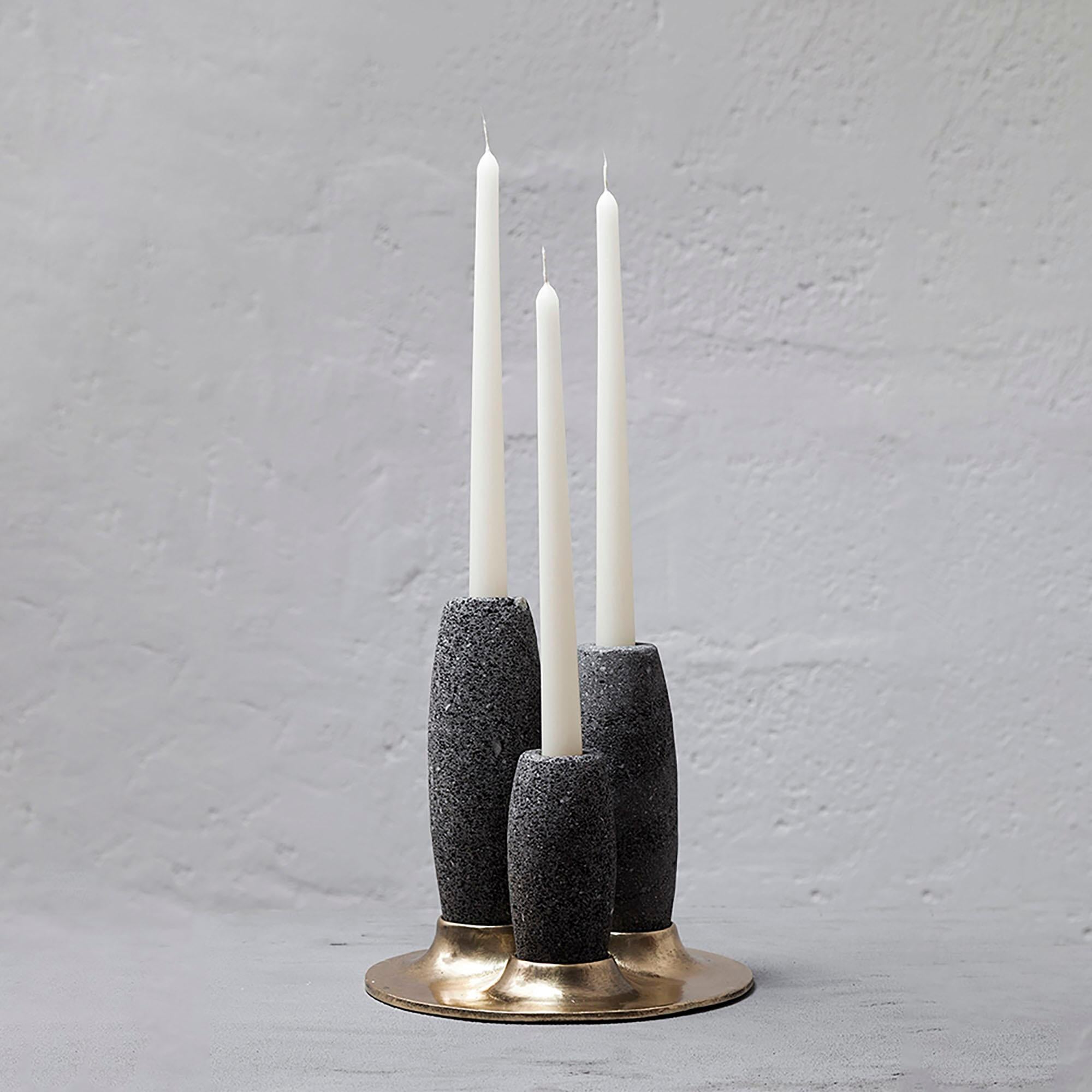 Portavelas Salar en Bronce Pulido y Piedra Volcánica by Estudio Andino
Dimensiones: P 23 x An 23 x Al 26,5 cm. 
Materiales: Bronce y piedra volcánica.

SALAR es un portavelas escultórico, compuesto por una base de bronce fundido en arena y