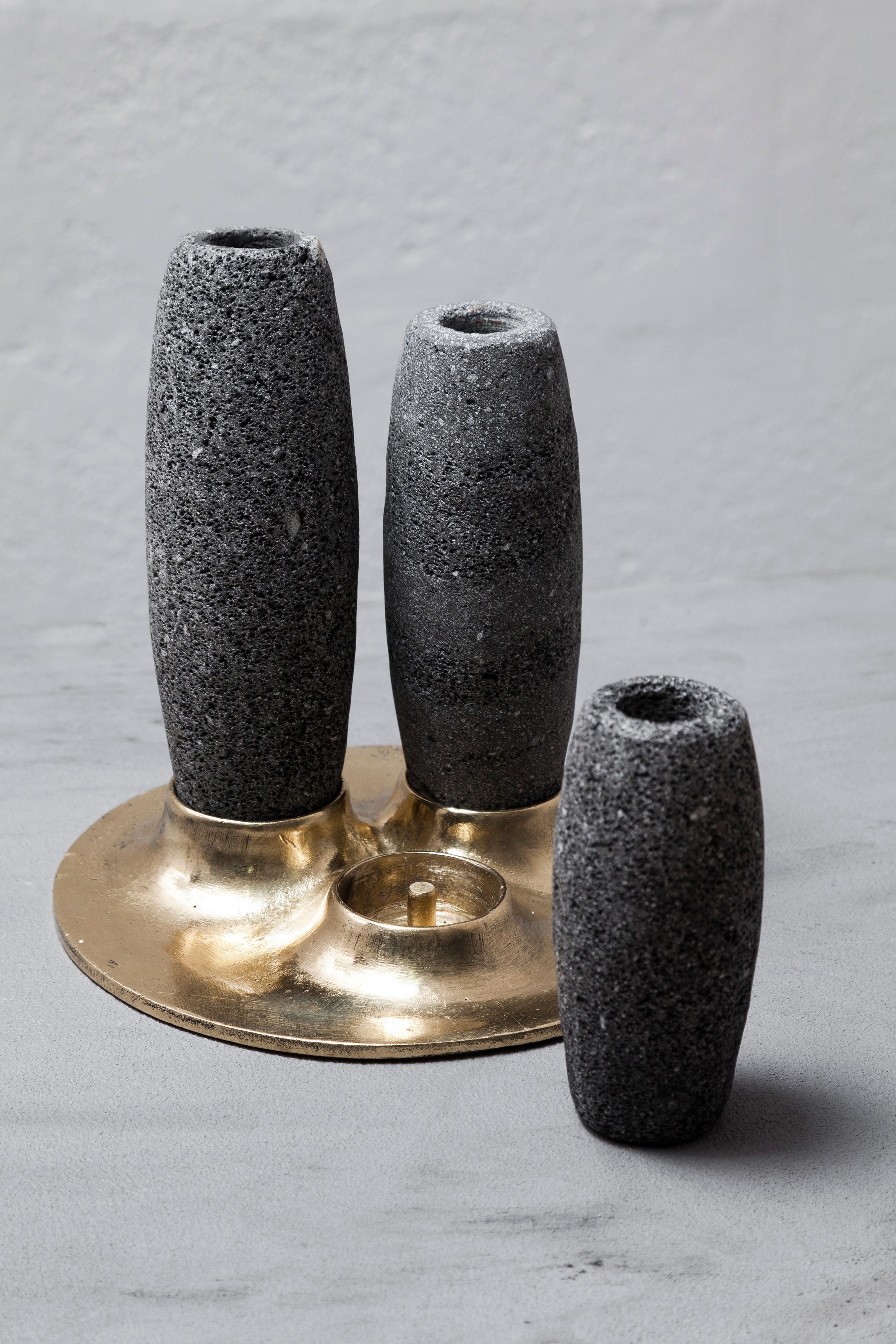 Portavelas Salar en Bronce Pulido y Piedra Volcánica by Estudio Andino Siglo XXI y contemporáneo en venta